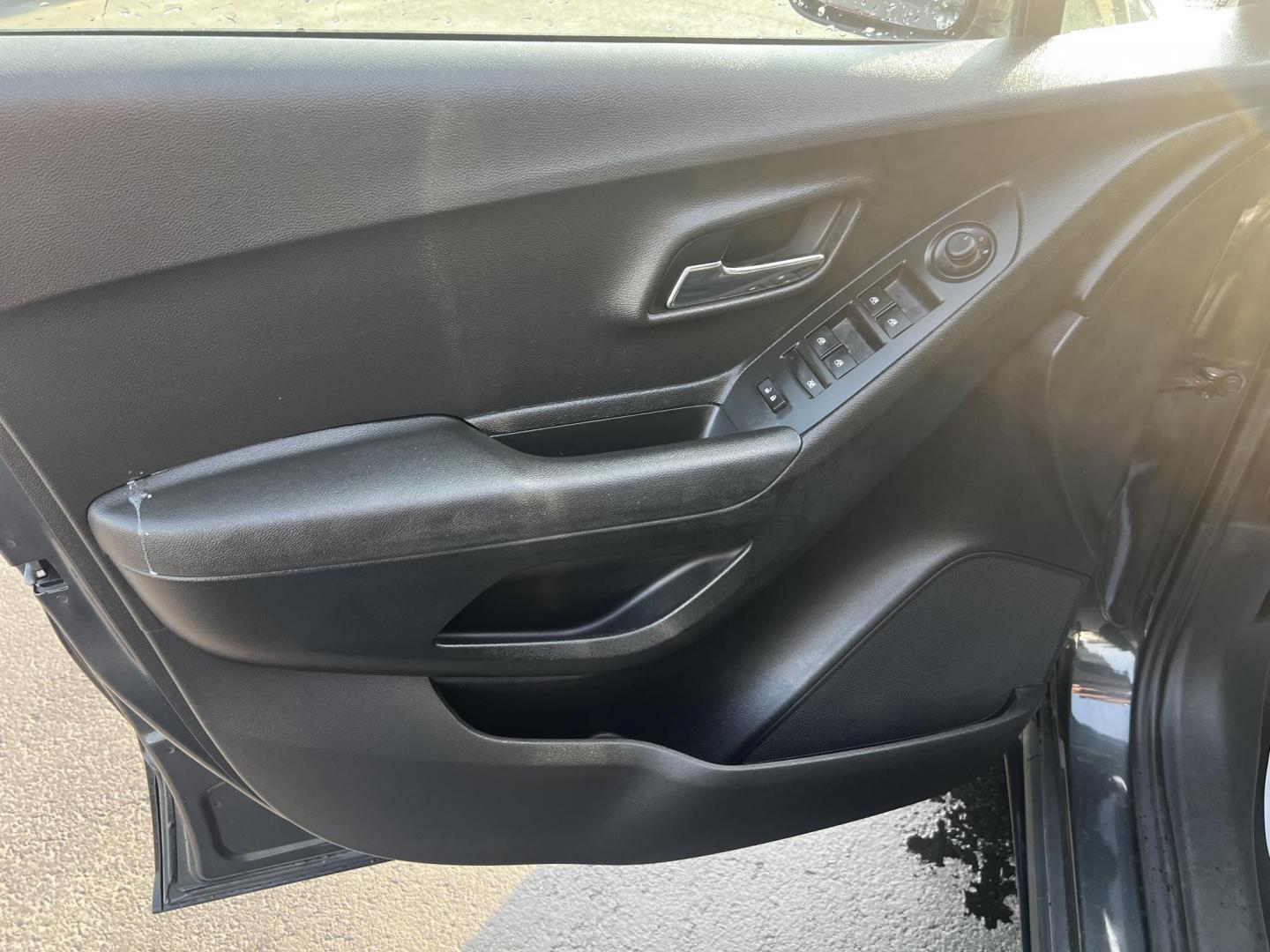 2017 Gray /Black Chevrolet Trax LT FWD (3GNCJLSB6HL) with an 1.4L I4 DOHC 16V TURBO engine, 6A transmission, located at 11115 Chardon Rd. , Chardon, OH, 44024, (440) 214-9705, 41.580246, -81.241943 - Photo#16