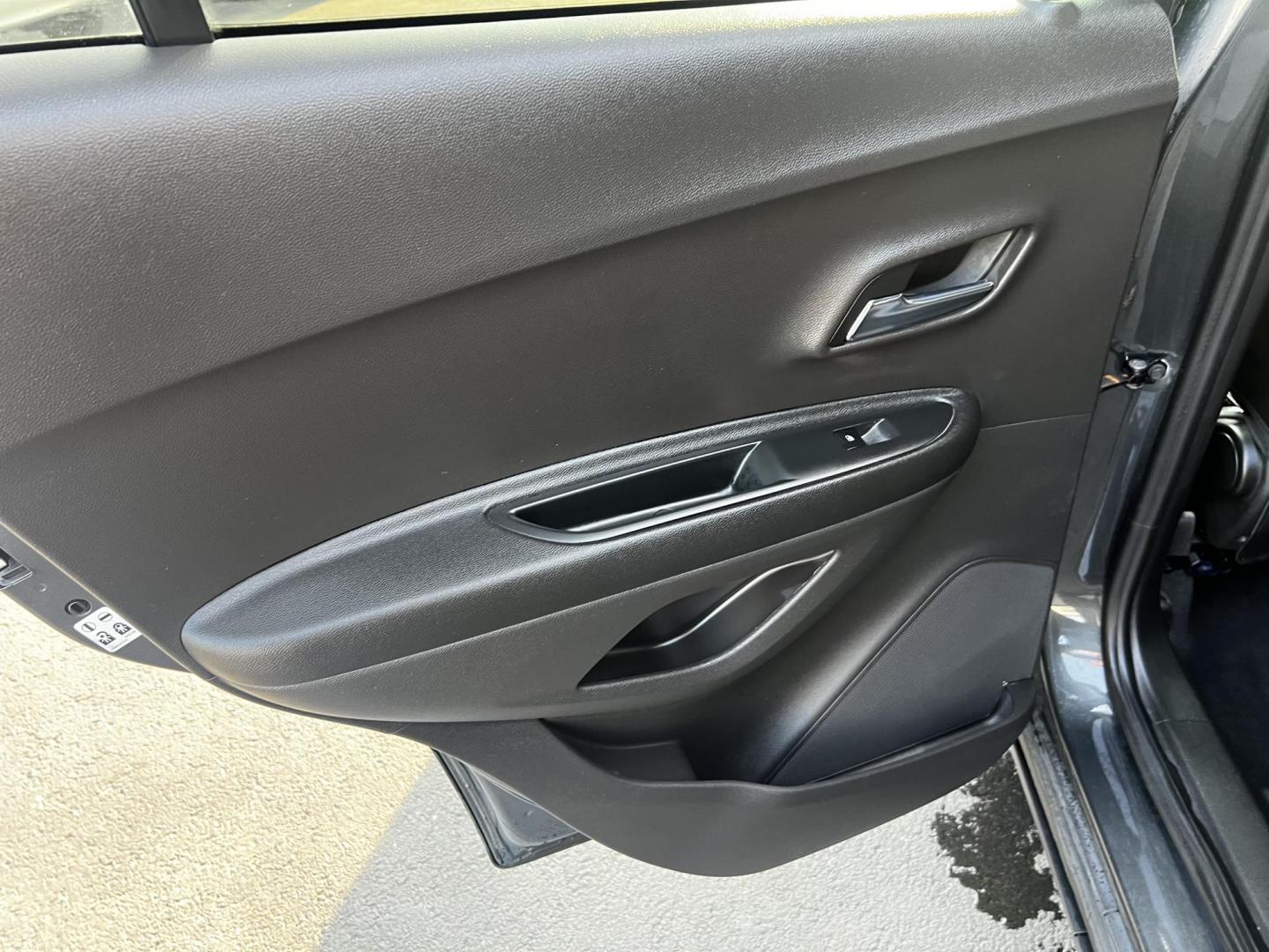 2017 Gray /Black Chevrolet Trax LT FWD (3GNCJLSB6HL) with an 1.4L I4 DOHC 16V TURBO engine, 6A transmission, located at 11115 Chardon Rd. , Chardon, OH, 44024, (440) 214-9705, 41.580246, -81.241943 - Photo#31