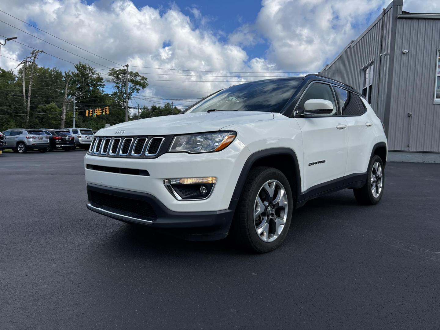 2018 White /Black Jeep Compass Limited 4WD (3C4NJDCB2JT) with an 2.4L I4 DOHC 16V engine, 9 Speed Automatic transmission, located at 547 E. Main St., Orwell, OH, 44076, (440) 437-5893, 41.535435, -80.847855 - Photo#0