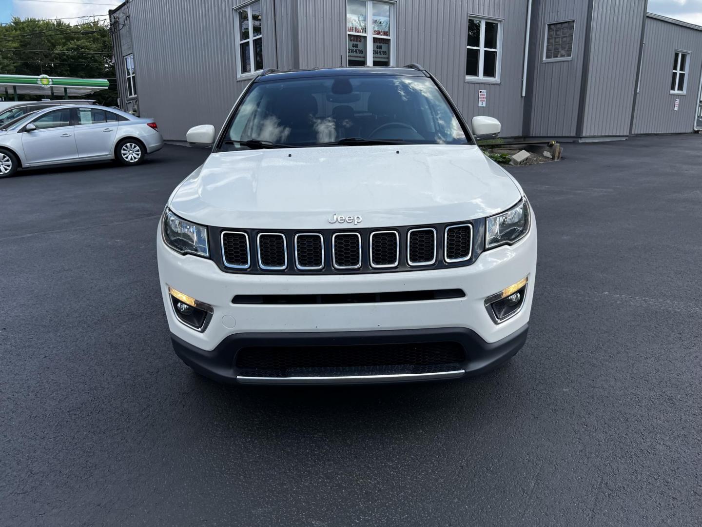 2018 White /Black Jeep Compass Limited 4WD (3C4NJDCB2JT) with an 2.4L I4 DOHC 16V engine, 9 Speed Automatic transmission, located at 547 E. Main St., Orwell, OH, 44076, (440) 437-5893, 41.535435, -80.847855 - Photo#1