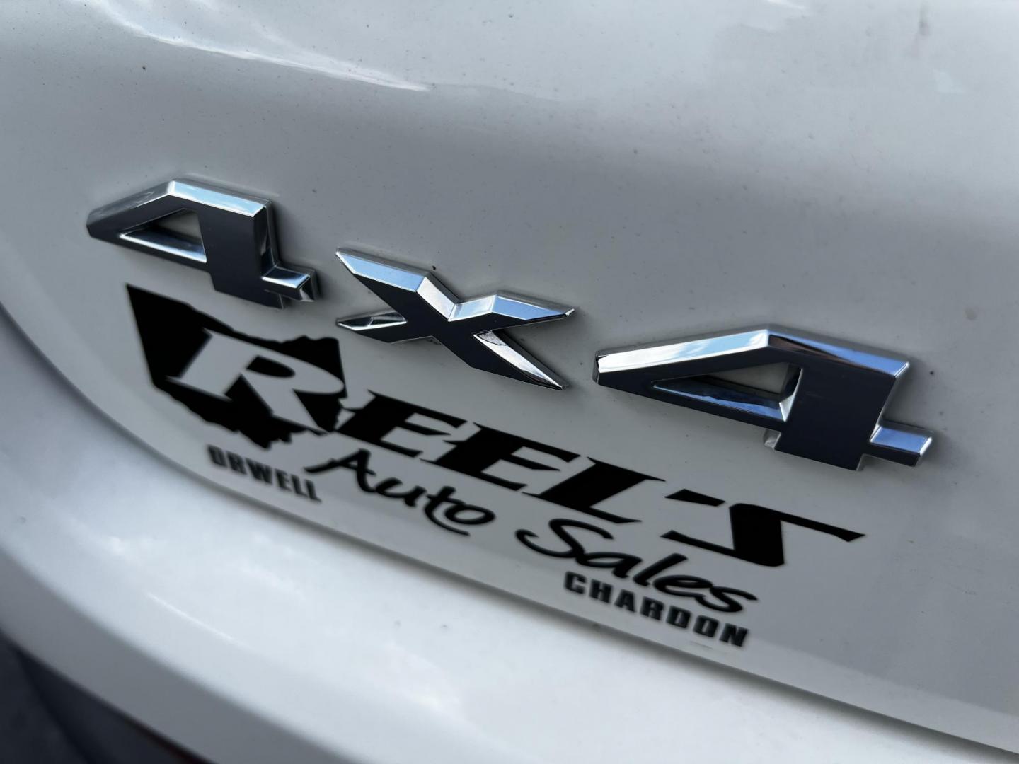 2018 White /Black Jeep Compass Limited 4WD (3C4NJDCB2JT) with an 2.4L I4 DOHC 16V engine, 9 Speed Automatic transmission, located at 547 E. Main St., Orwell, OH, 44076, (440) 437-5893, 41.535435, -80.847855 - Photo#10