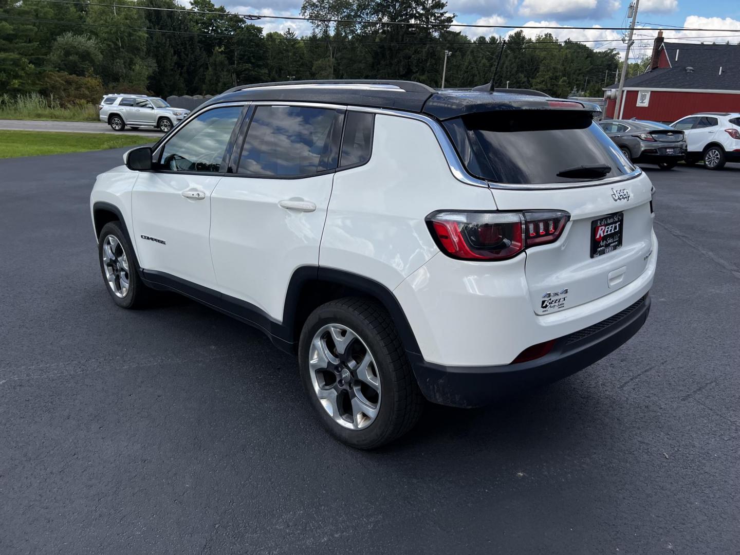2018 White /Black Jeep Compass Limited 4WD (3C4NJDCB2JT) with an 2.4L I4 DOHC 16V engine, 9 Speed Automatic transmission, located at 547 E. Main St., Orwell, OH, 44076, (440) 437-5893, 41.535435, -80.847855 - Photo#11