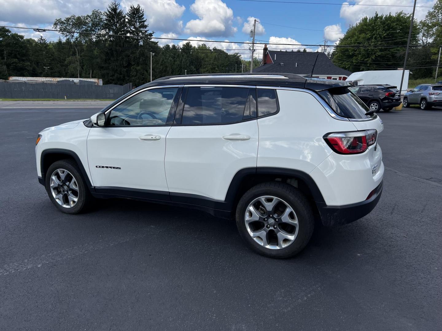 2018 White /Black Jeep Compass Limited 4WD (3C4NJDCB2JT) with an 2.4L I4 DOHC 16V engine, 9 Speed Automatic transmission, located at 547 E. Main St., Orwell, OH, 44076, (440) 437-5893, 41.535435, -80.847855 - Photo#12