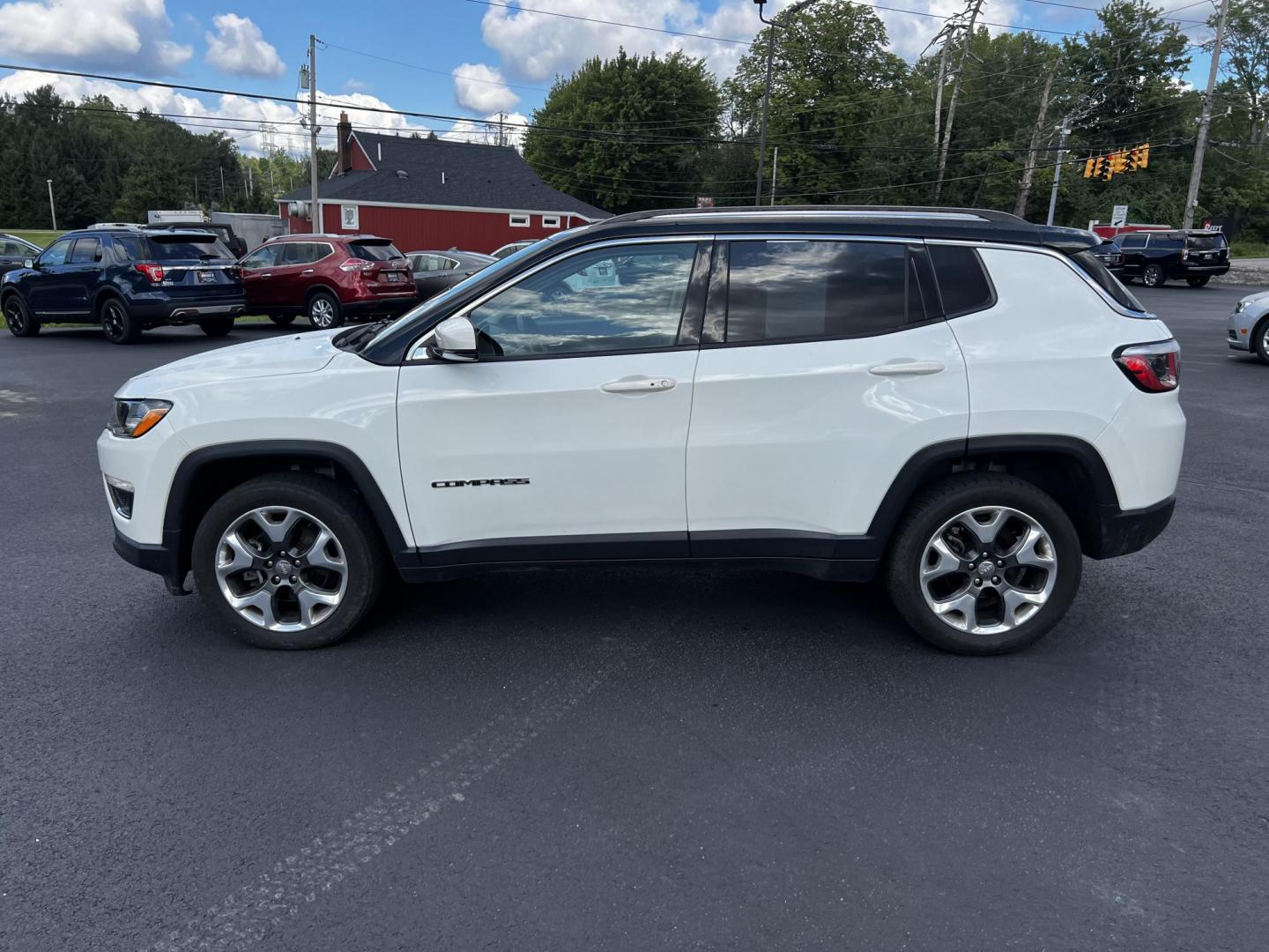 2018 White /Black Jeep Compass Limited 4WD (3C4NJDCB2JT) with an 2.4L I4 DOHC 16V engine, 9 Speed Automatic transmission, located at 547 E. Main St., Orwell, OH, 44076, (440) 437-5893, 41.535435, -80.847855 - Photo#14