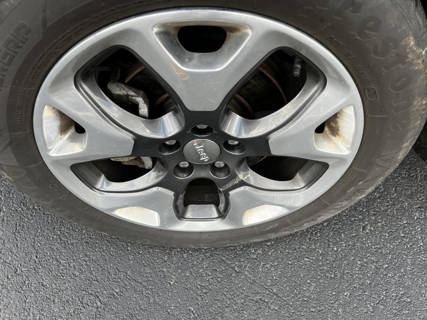 2018 White /Black Jeep Compass Limited 4WD (3C4NJDCB2JT) with an 2.4L I4 DOHC 16V engine, 9 Speed Automatic transmission, located at 547 E. Main St., Orwell, OH, 44076, (440) 437-5893, 41.535435, -80.847855 - Photo#16