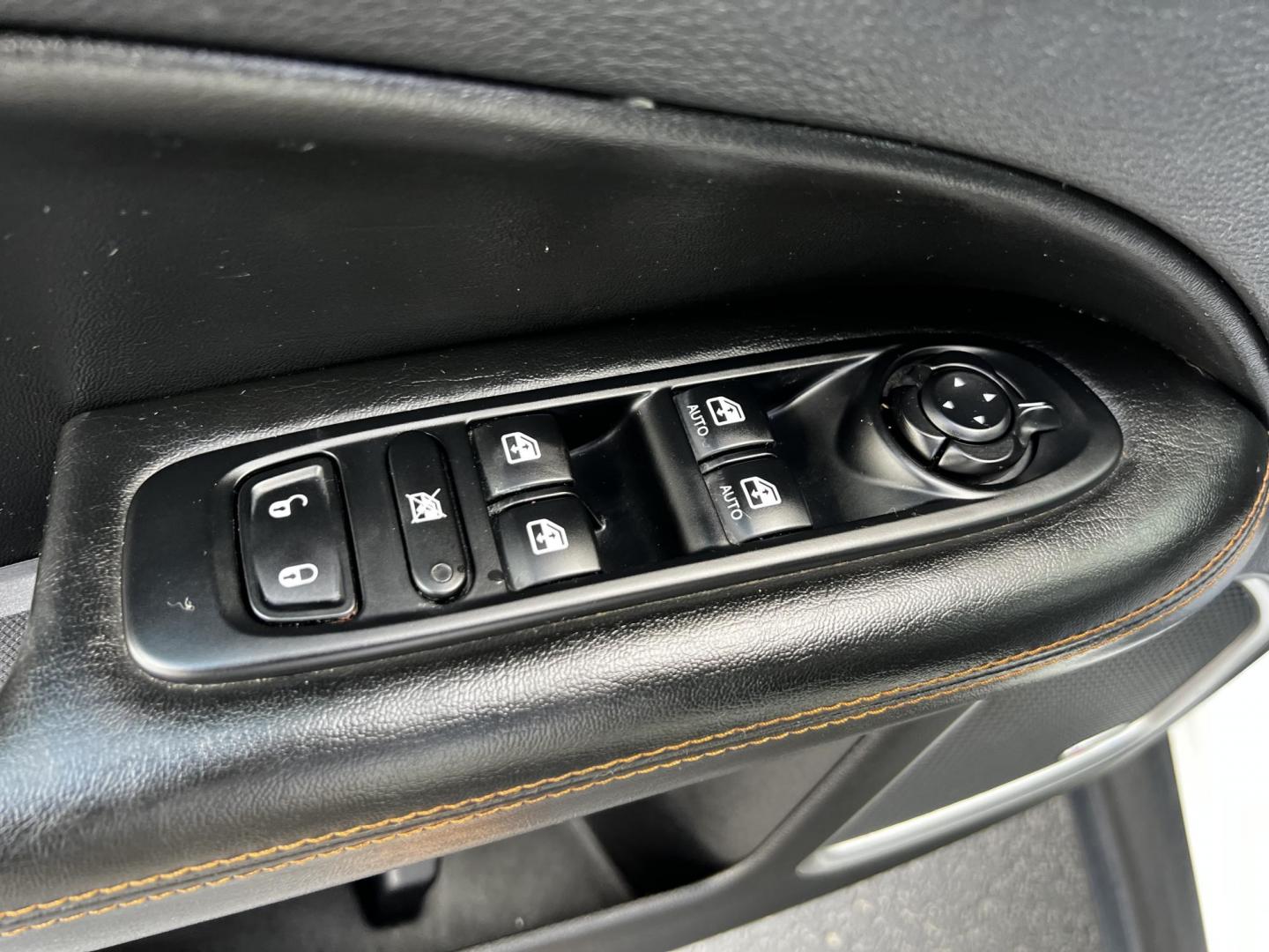 2018 White /Black Jeep Compass Limited 4WD (3C4NJDCB2JT) with an 2.4L I4 DOHC 16V engine, 9 Speed Automatic transmission, located at 547 E. Main St., Orwell, OH, 44076, (440) 437-5893, 41.535435, -80.847855 - Photo#19