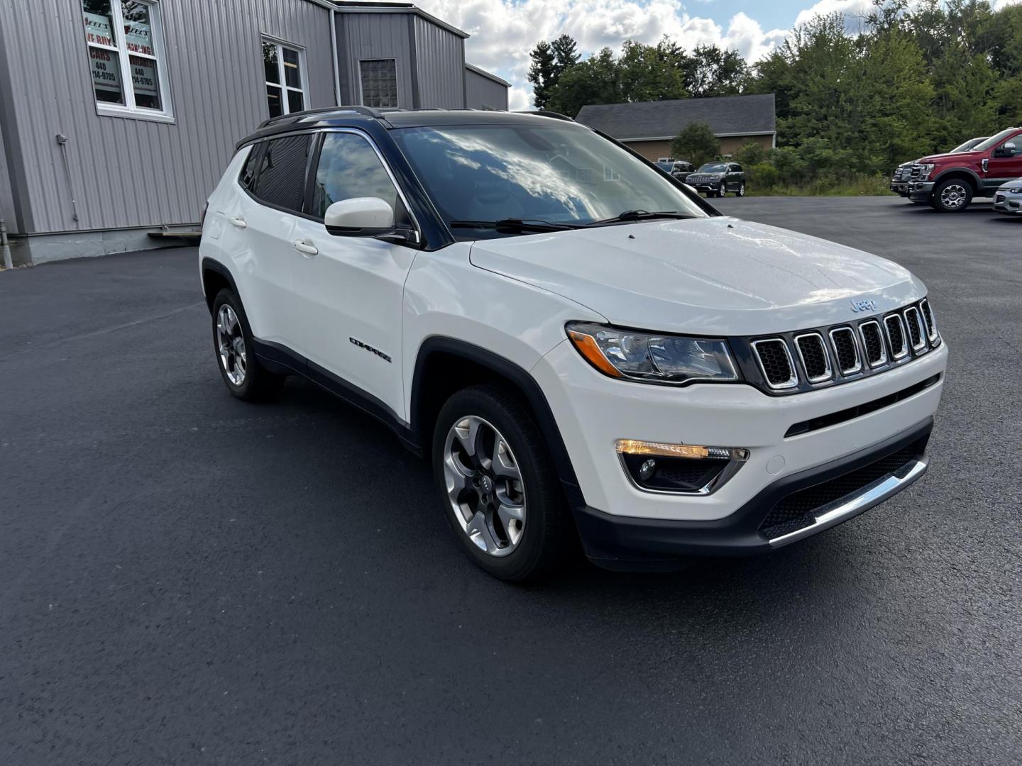 2018 White /Black Jeep Compass Limited 4WD (3C4NJDCB2JT) with an 2.4L I4 DOHC 16V engine, 9 Speed Automatic transmission, located at 547 E. Main St., Orwell, OH, 44076, (440) 437-5893, 41.535435, -80.847855 - Photo#2