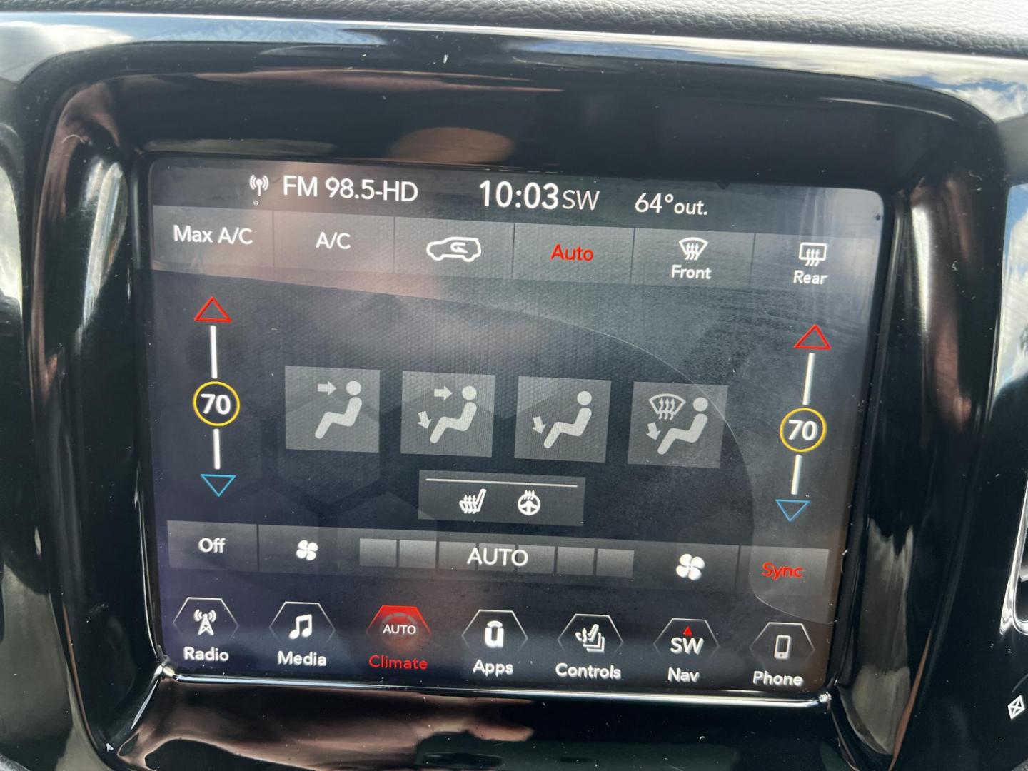 2018 White /Black Jeep Compass Limited 4WD (3C4NJDCB2JT) with an 2.4L I4 DOHC 16V engine, 9 Speed Automatic transmission, located at 547 E. Main St., Orwell, OH, 44076, (440) 437-5893, 41.535435, -80.847855 - Photo#27