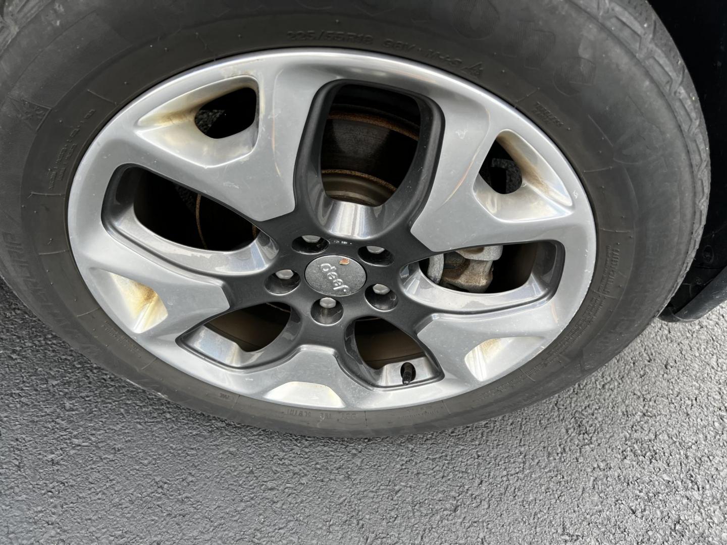 2018 White /Black Jeep Compass Limited 4WD (3C4NJDCB2JT) with an 2.4L I4 DOHC 16V engine, 9 Speed Automatic transmission, located at 547 E. Main St., Orwell, OH, 44076, (440) 437-5893, 41.535435, -80.847855 - Photo#4