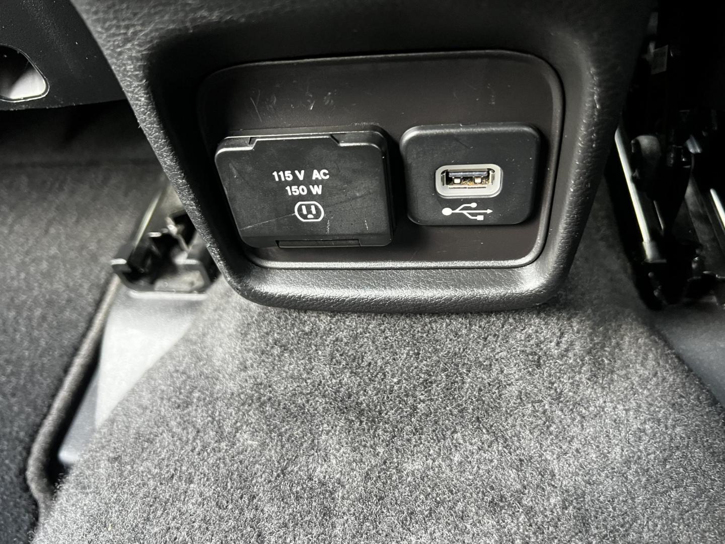 2018 White /Black Jeep Compass Limited 4WD (3C4NJDCB2JT) with an 2.4L I4 DOHC 16V engine, 9 Speed Automatic transmission, located at 547 E. Main St., Orwell, OH, 44076, (440) 437-5893, 41.535435, -80.847855 - Photo#40