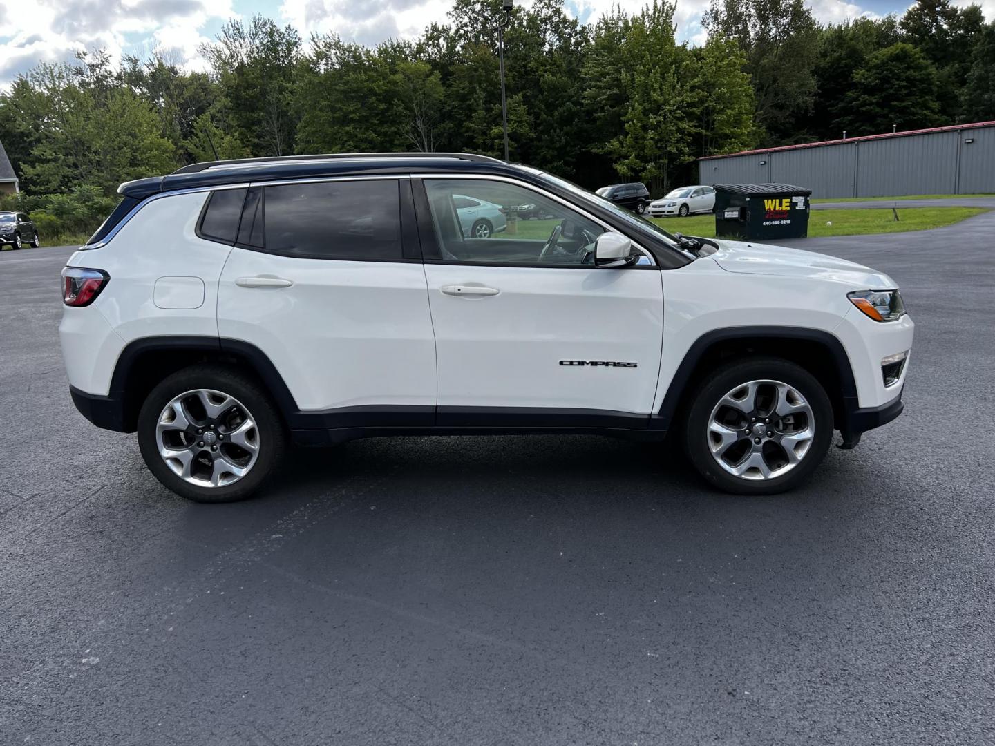 2018 White /Black Jeep Compass Limited 4WD (3C4NJDCB2JT) with an 2.4L I4 DOHC 16V engine, 9 Speed Automatic transmission, located at 547 E. Main St., Orwell, OH, 44076, (440) 437-5893, 41.535435, -80.847855 - Photo#5