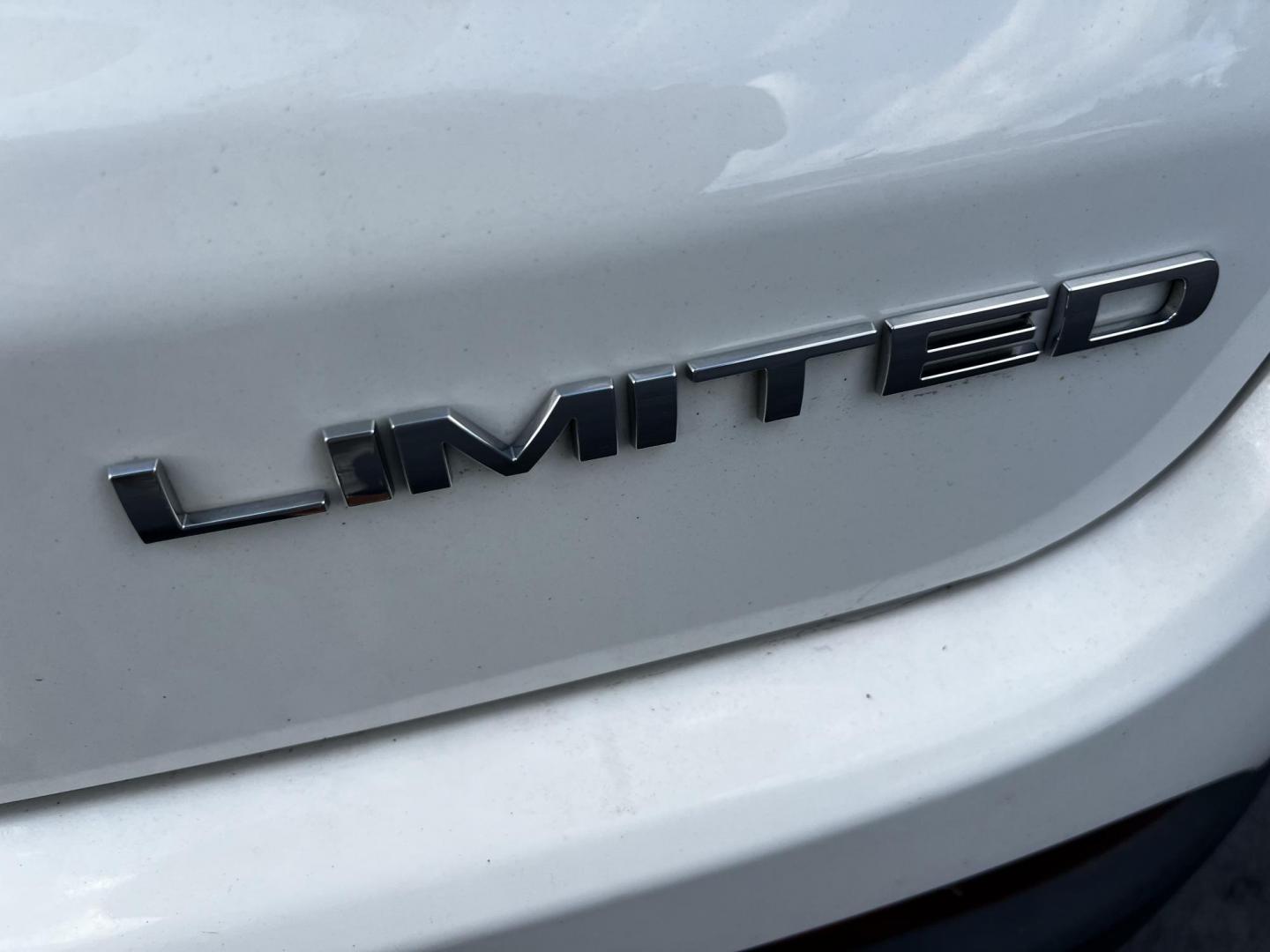 2018 White /Black Jeep Compass Limited 4WD (3C4NJDCB2JT) with an 2.4L I4 DOHC 16V engine, 9 Speed Automatic transmission, located at 547 E. Main St., Orwell, OH, 44076, (440) 437-5893, 41.535435, -80.847855 - Photo#9