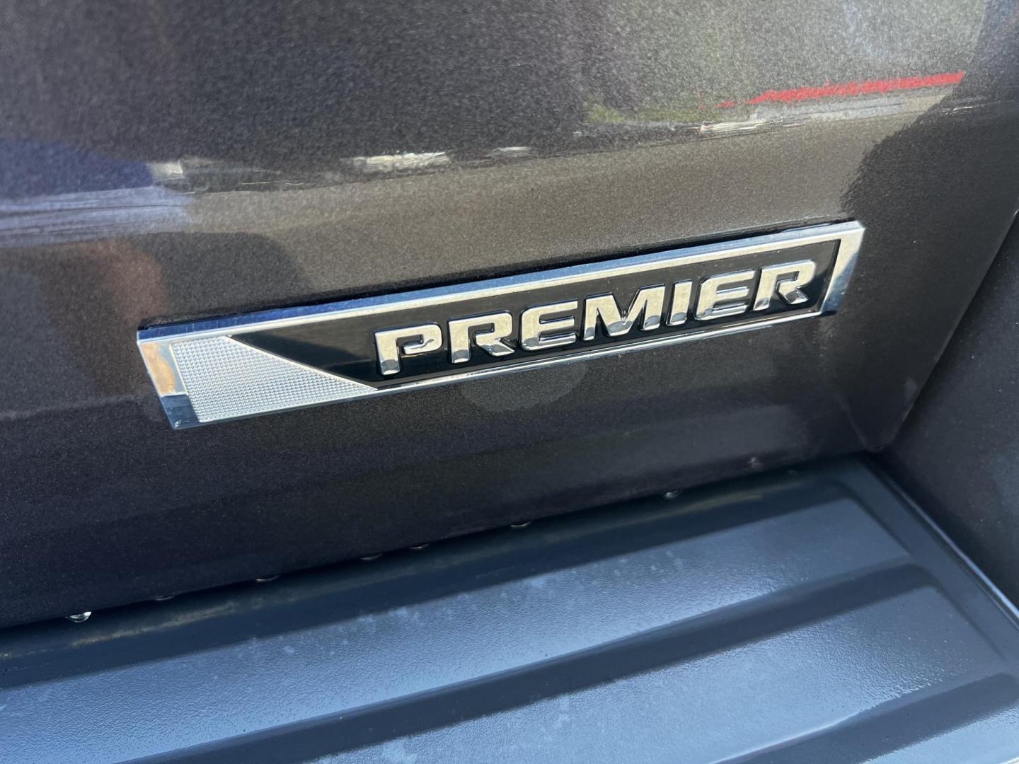 2017 Gray /Black Chevrolet Suburban Premier 4WD (1GNSKJKCXHR) with an 5.3L V8 OHV 16V engine, 6-Speed Automatic transmission, located at 547 E. Main St., Orwell, OH, 44076, (440) 437-5893, 41.535435, -80.847855 - Photo#10