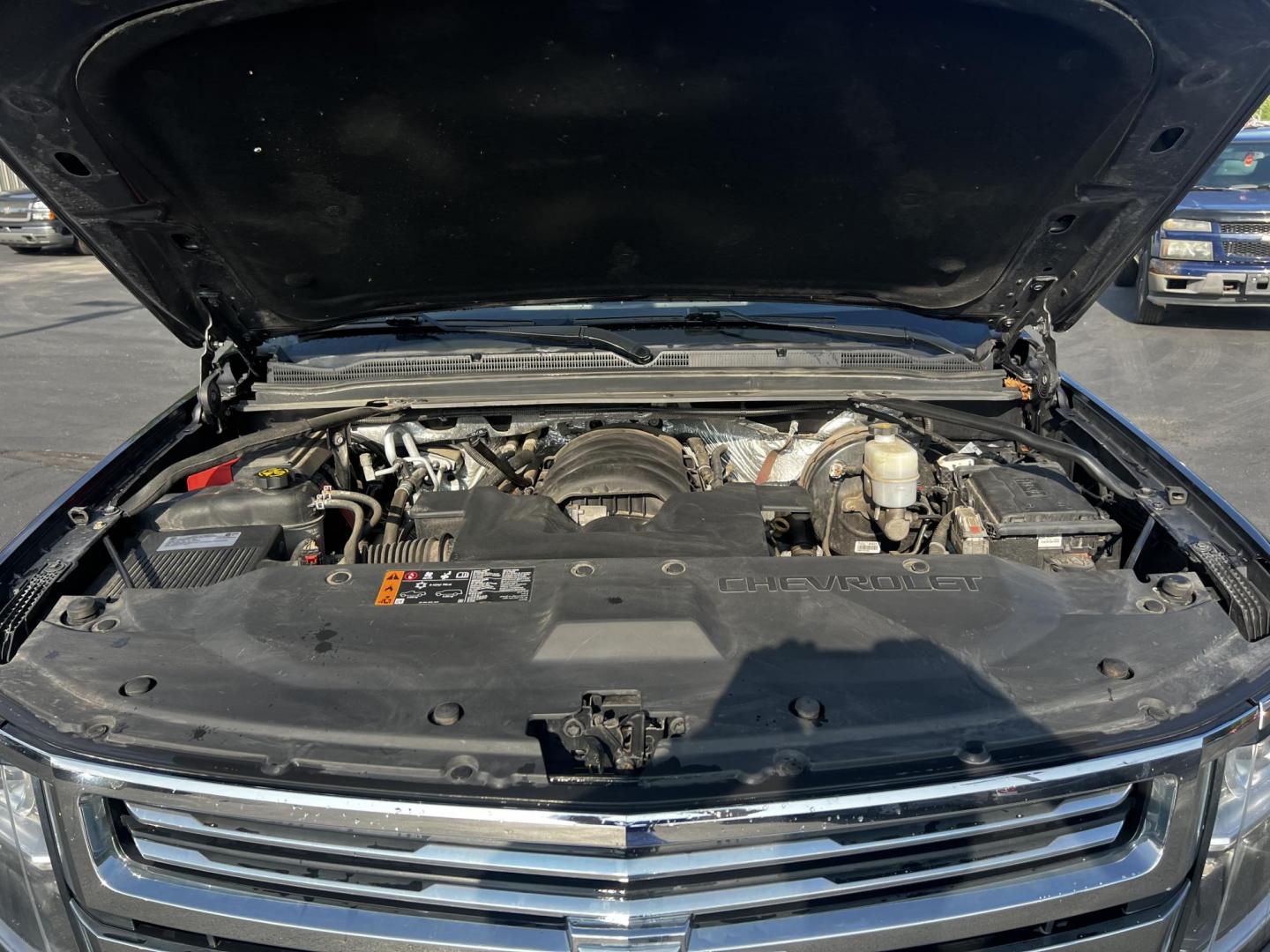2017 Gray /Black Chevrolet Suburban Premier 4WD (1GNSKJKCXHR) with an 5.3L V8 OHV 16V engine, 6-Speed Automatic transmission, located at 547 E. Main St., Orwell, OH, 44076, (440) 437-5893, 41.535435, -80.847855 - Photo#14