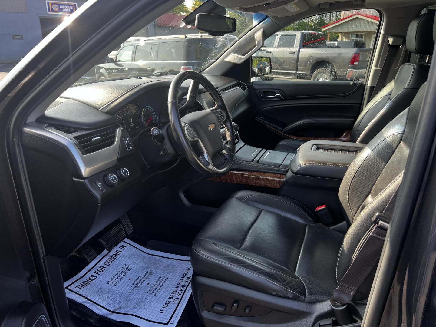 2017 Gray /Black Chevrolet Suburban Premier 4WD (1GNSKJKCXHR) with an 5.3L V8 OHV 16V engine, 6-Speed Automatic transmission, located at 547 E. Main St., Orwell, OH, 44076, (440) 437-5893, 41.535435, -80.847855 - Photo#18