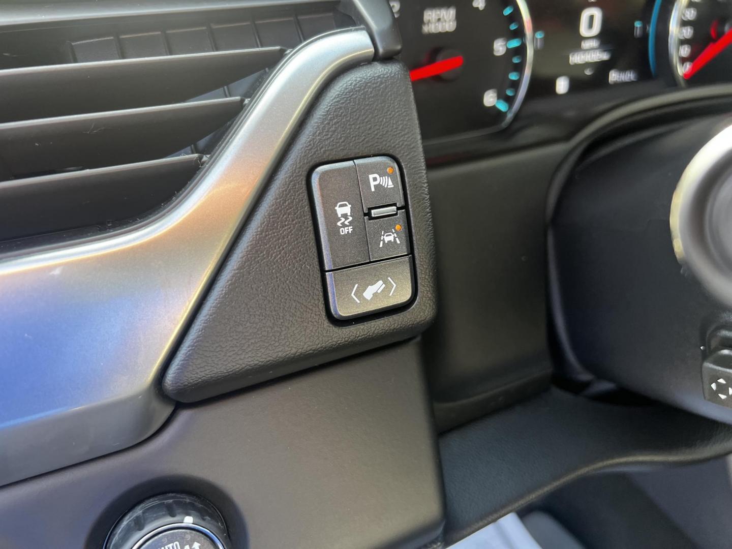 2017 Gray /Black Chevrolet Suburban Premier 4WD (1GNSKJKCXHR) with an 5.3L V8 OHV 16V engine, 6-Speed Automatic transmission, located at 547 E. Main St., Orwell, OH, 44076, (440) 437-5893, 41.535435, -80.847855 - Photo#26