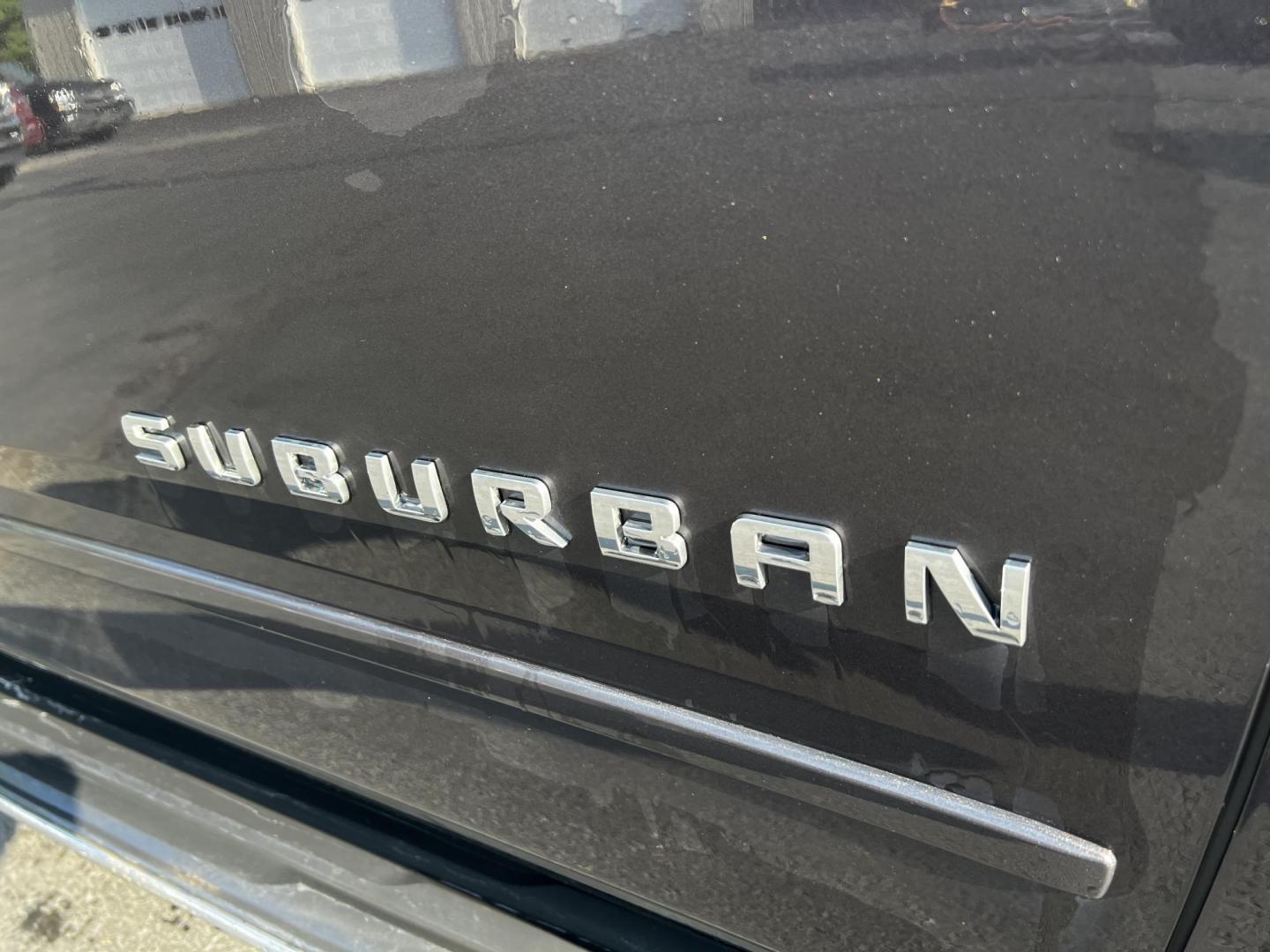 2017 Gray /Black Chevrolet Suburban Premier 4WD (1GNSKJKCXHR) with an 5.3L V8 OHV 16V engine, 6-Speed Automatic transmission, located at 547 E. Main St., Orwell, OH, 44076, (440) 437-5893, 41.535435, -80.847855 - Photo#4