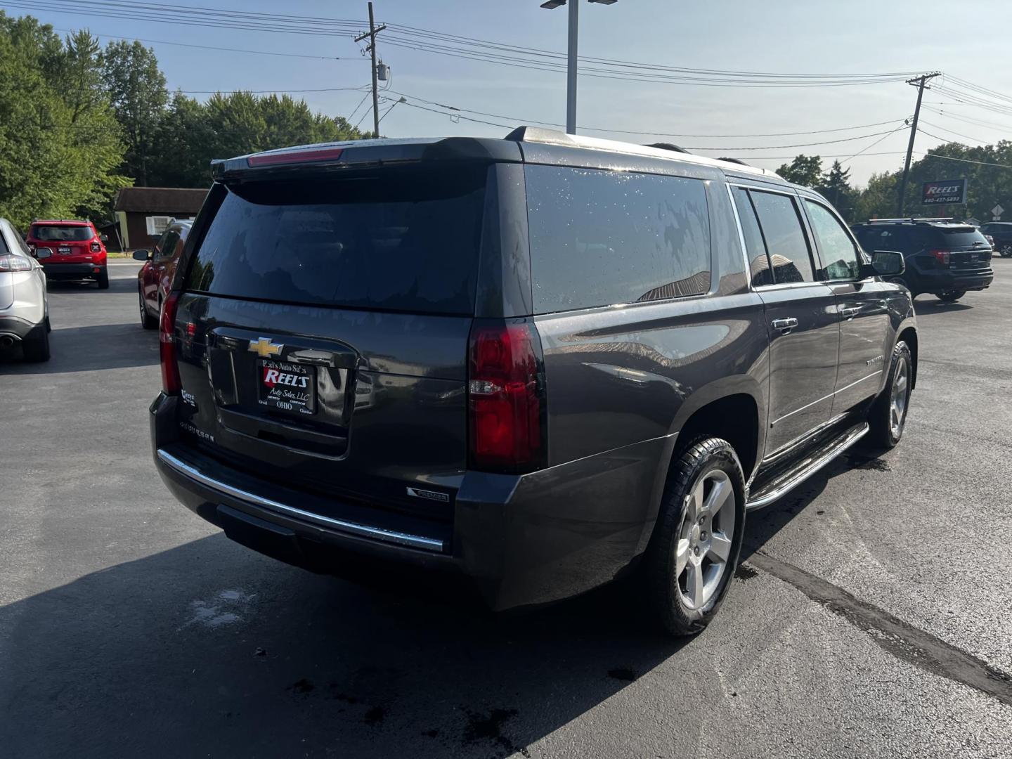 2017 Gray /Black Chevrolet Suburban Premier 4WD (1GNSKJKCXHR) with an 5.3L V8 OHV 16V engine, 6-Speed Automatic transmission, located at 547 E. Main St., Orwell, OH, 44076, (440) 437-5893, 41.535435, -80.847855 - Photo#8
