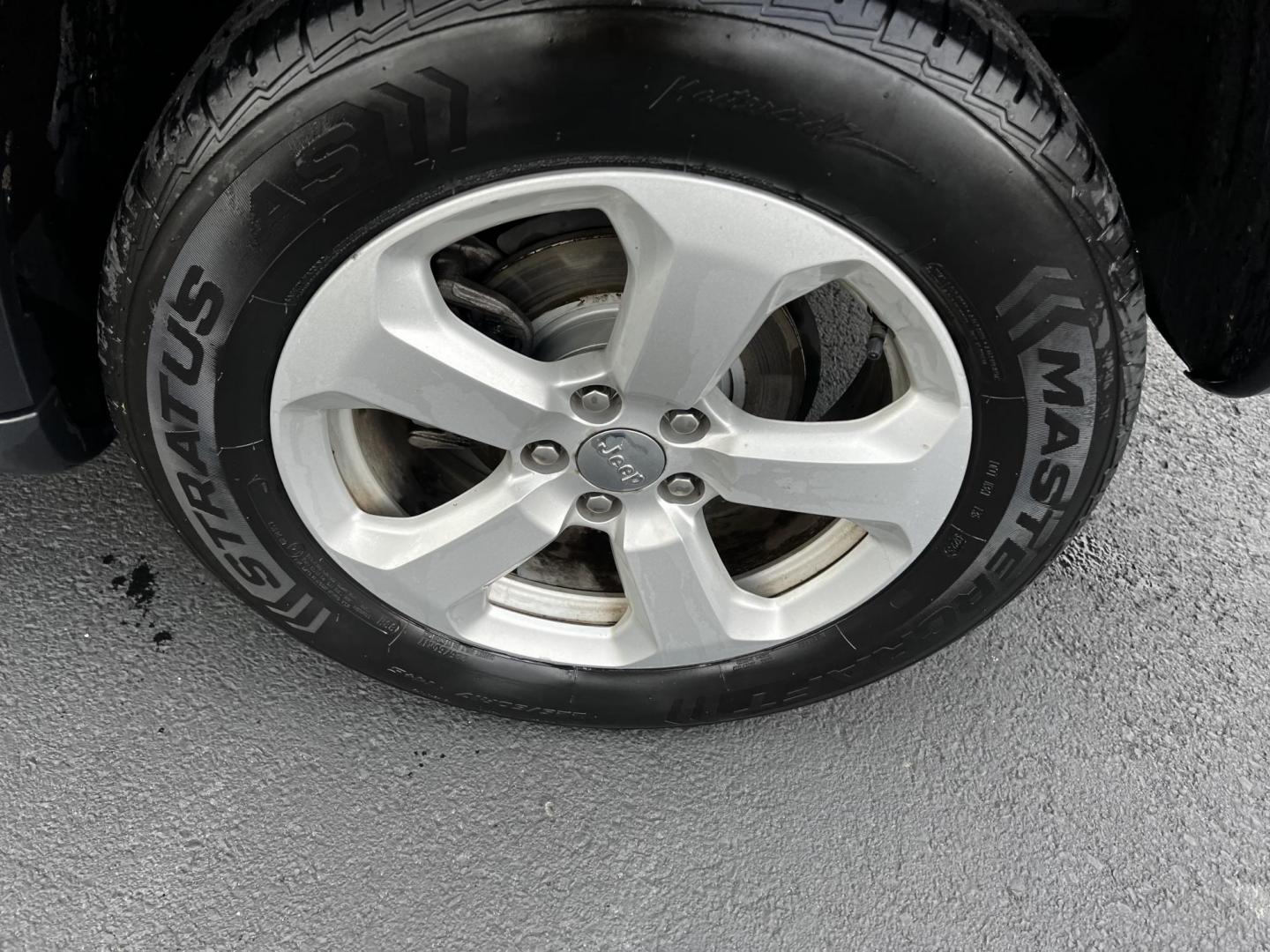 2021 Green /Black Jeep Compass Latitude 4WD (3C4NJDBB8MT) with an 2.4L I4 DOHC 16V engine, 9 Speed Automatic transmission, located at 547 E. Main St., Orwell, OH, 44076, (440) 437-5893, 41.535435, -80.847855 - Photo#26