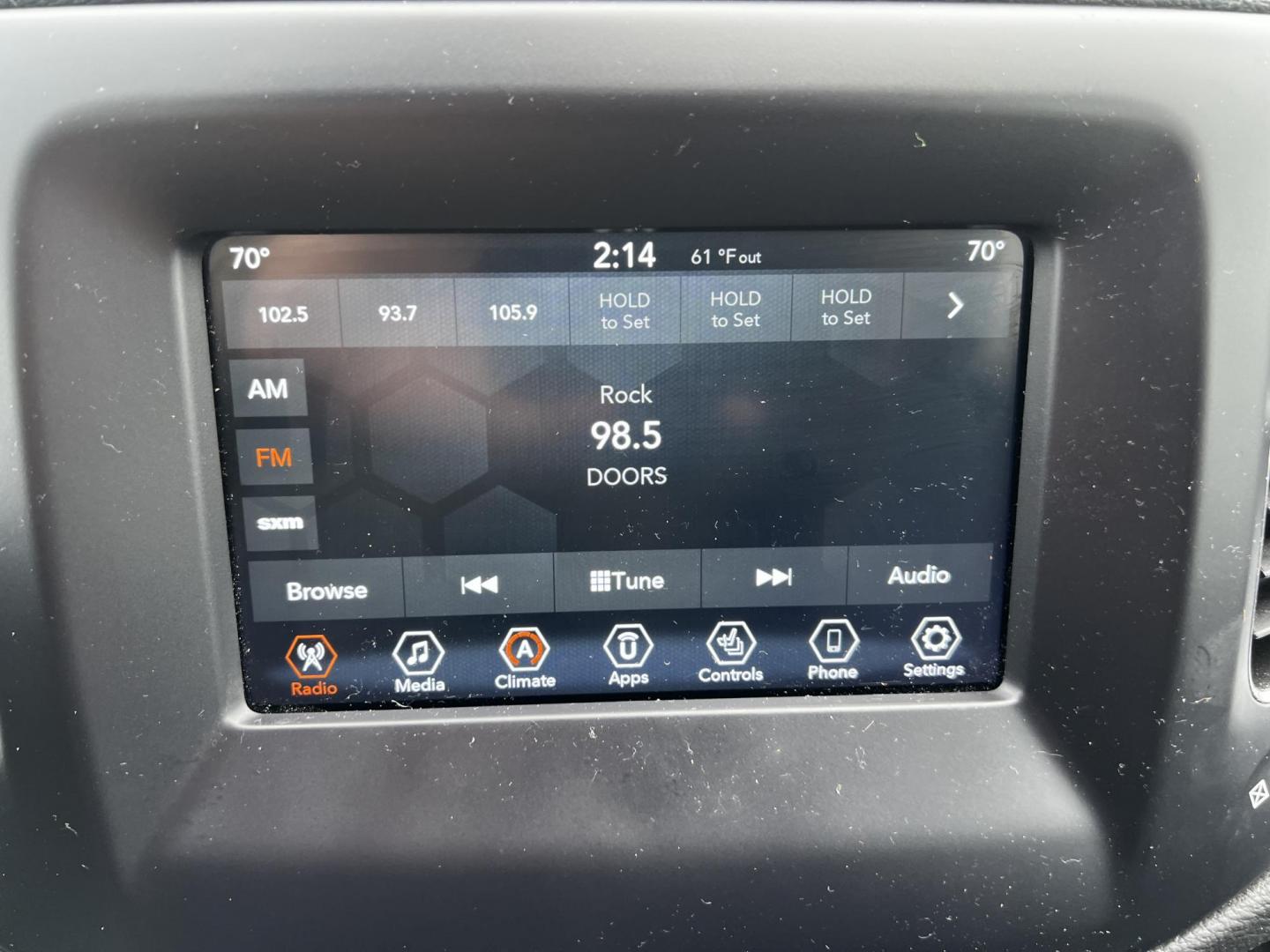 2021 Green /Black Jeep Compass Latitude 4WD (3C4NJDBB8MT) with an 2.4L I4 DOHC 16V engine, 9 Speed Automatic transmission, located at 547 E. Main St., Orwell, OH, 44076, (440) 437-5893, 41.535435, -80.847855 - Photo#9