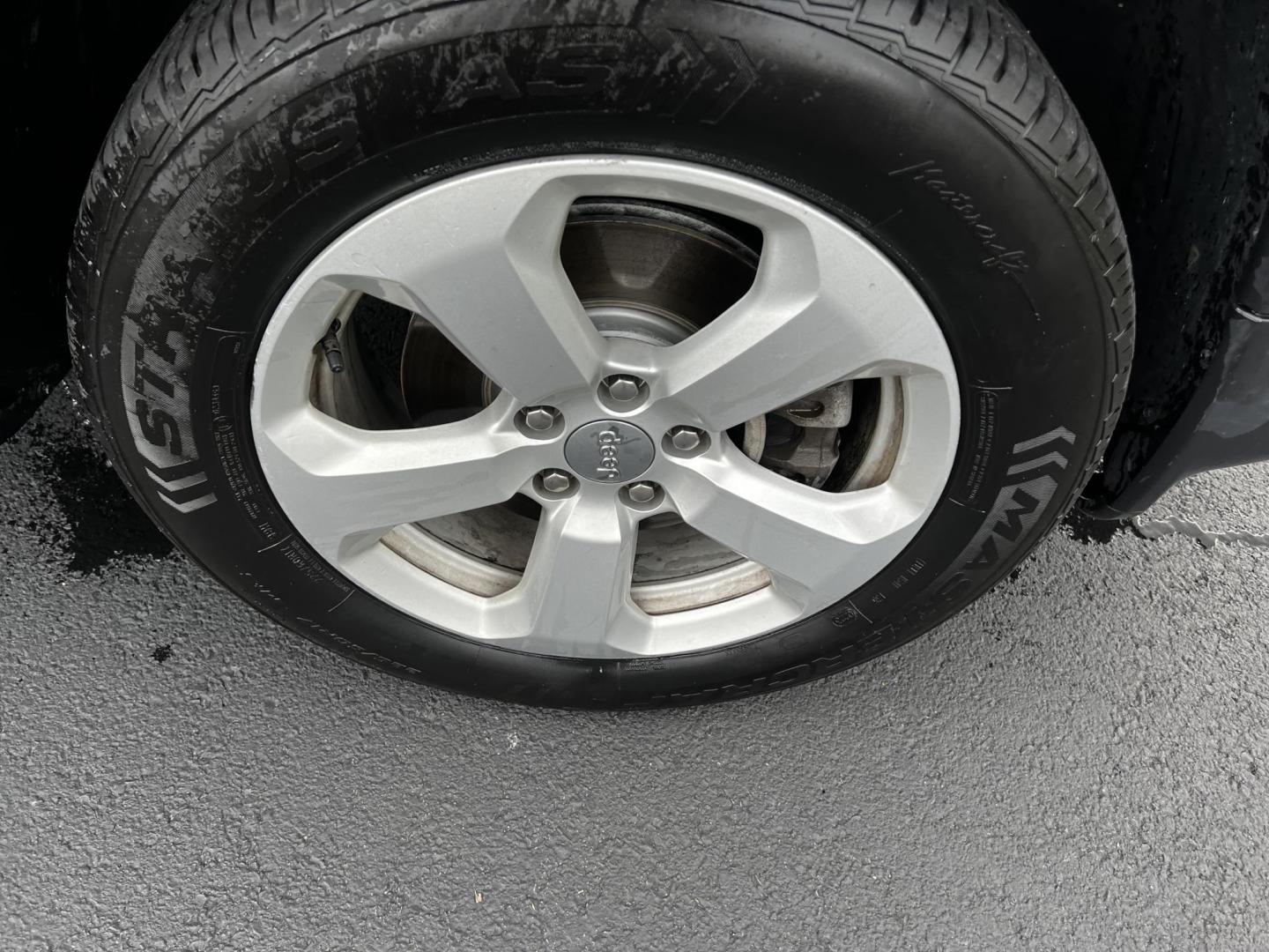 2021 Green /Black Jeep Compass Latitude 4WD (3C4NJDBB8MT) with an 2.4L I4 DOHC 16V engine, 9 Speed Automatic transmission, located at 547 E. Main St., Orwell, OH, 44076, (440) 437-5893, 41.535435, -80.847855 - Photo#24