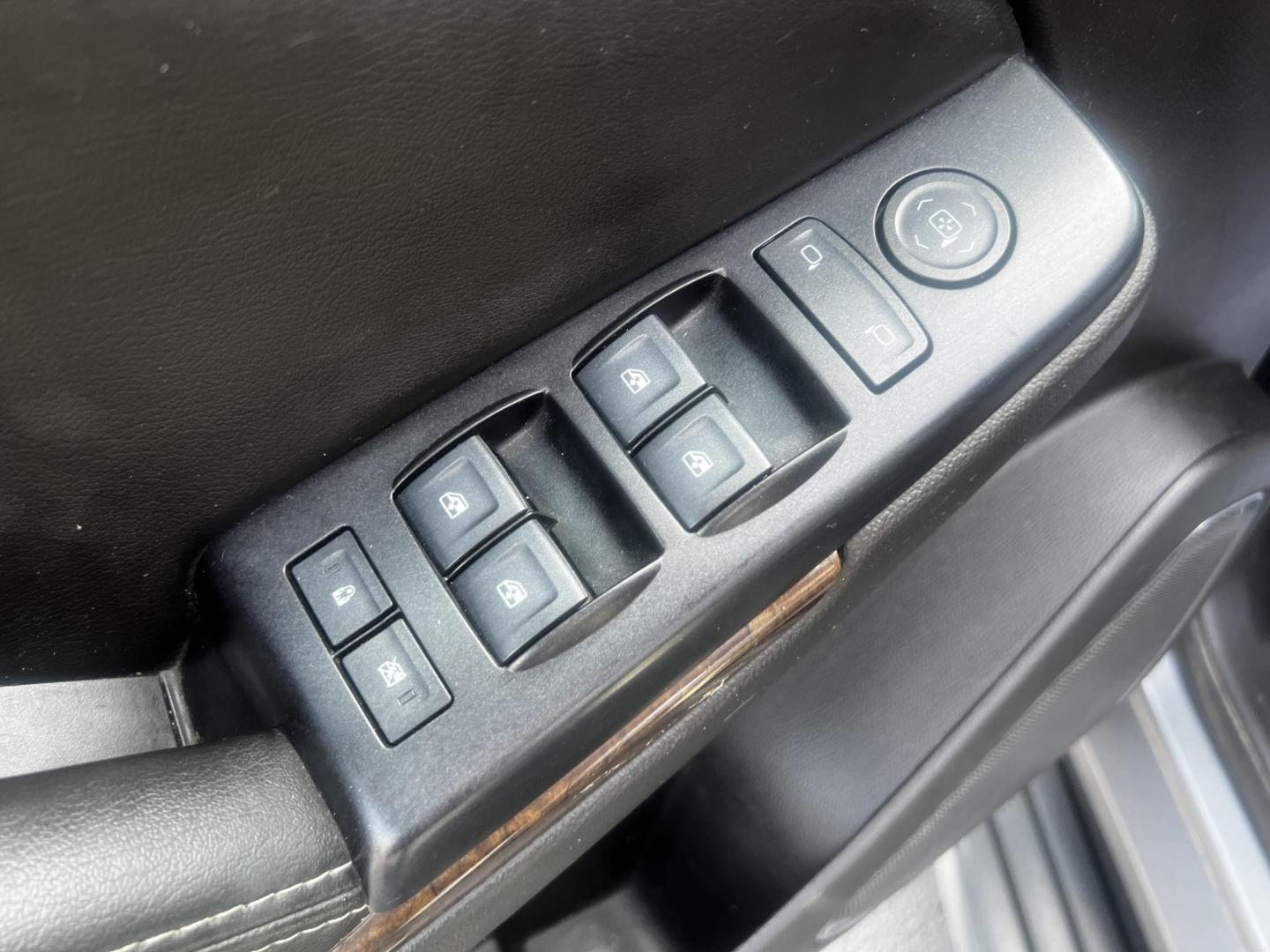 2018 Gray /Black Chevrolet Tahoe LS 4WD (1GNSKAKC2JR) with an 5.3L V8 OHV 16V engine, 6 Speed Automatic transmission, located at 547 E. Main St., Orwell, OH, 44076, (440) 437-5893, 41.535435, -80.847855 - This 2018 Chevrolet Tahoe LS 4WD is a robust and spacious full-size SUV that combines power and modern technology features. Equipped with a 5.3-liter Vortec V8 engine producing 355 horsepower and a 6-speed automatic transmission, it offers a towing capacity of 6,200 pounds, making it suitable for ha - Photo#18