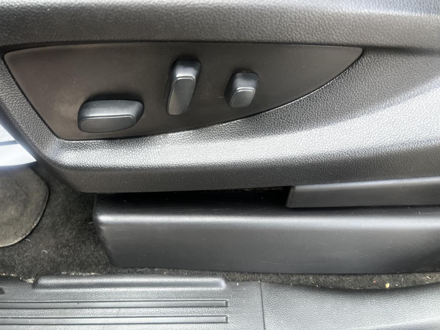 2018 Gray /Black Chevrolet Tahoe LS 4WD (1GNSKAKC2JR) with an 5.3L V8 OHV 16V engine, 6 Speed Automatic transmission, located at 547 E. Main St., Orwell, OH, 44076, (440) 437-5893, 41.535435, -80.847855 - This 2018 Chevrolet Tahoe LS 4WD is a robust and spacious full-size SUV that combines power and modern technology features. Equipped with a 5.3-liter Vortec V8 engine producing 355 horsepower and a 6-speed automatic transmission, it offers a towing capacity of 6,200 pounds, making it suitable for ha - Photo#20