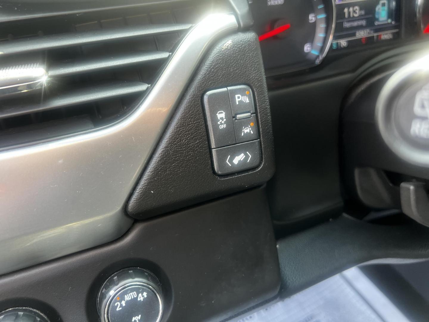 2018 Gray /Black Chevrolet Tahoe LS 4WD (1GNSKAKC2JR) with an 5.3L V8 OHV 16V engine, 6 Speed Automatic transmission, located at 547 E. Main St., Orwell, OH, 44076, (440) 437-5893, 41.535435, -80.847855 - This 2018 Chevrolet Tahoe LS 4WD is a robust and spacious full-size SUV that combines power and modern technology features. Equipped with a 5.3-liter Vortec V8 engine producing 355 horsepower and a 6-speed automatic transmission, it offers a towing capacity of 6,200 pounds, making it suitable for ha - Photo#22