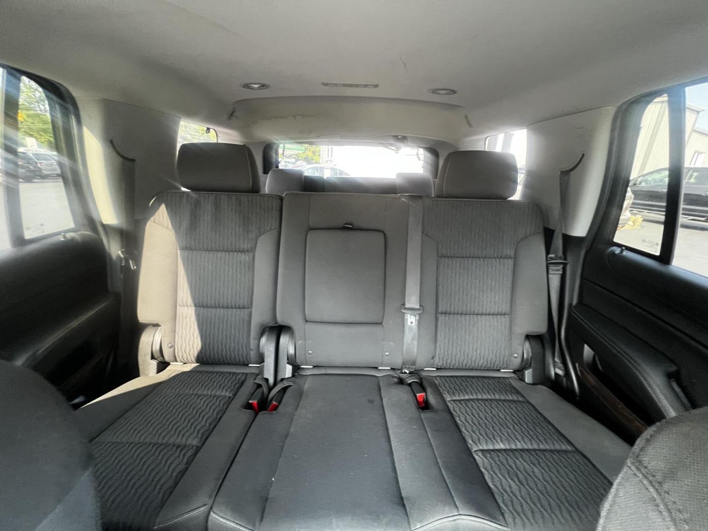 2018 Gray /Black Chevrolet Tahoe LS 4WD (1GNSKAKC2JR) with an 5.3L V8 OHV 16V engine, 6 Speed Automatic transmission, located at 547 E. Main St., Orwell, OH, 44076, (440) 437-5893, 41.535435, -80.847855 - This 2018 Chevrolet Tahoe LS 4WD is a robust and spacious full-size SUV that combines power and modern technology features. Equipped with a 5.3-liter Vortec V8 engine producing 355 horsepower and a 6-speed automatic transmission, it offers a towing capacity of 6,200 pounds, making it suitable for ha - Photo#29