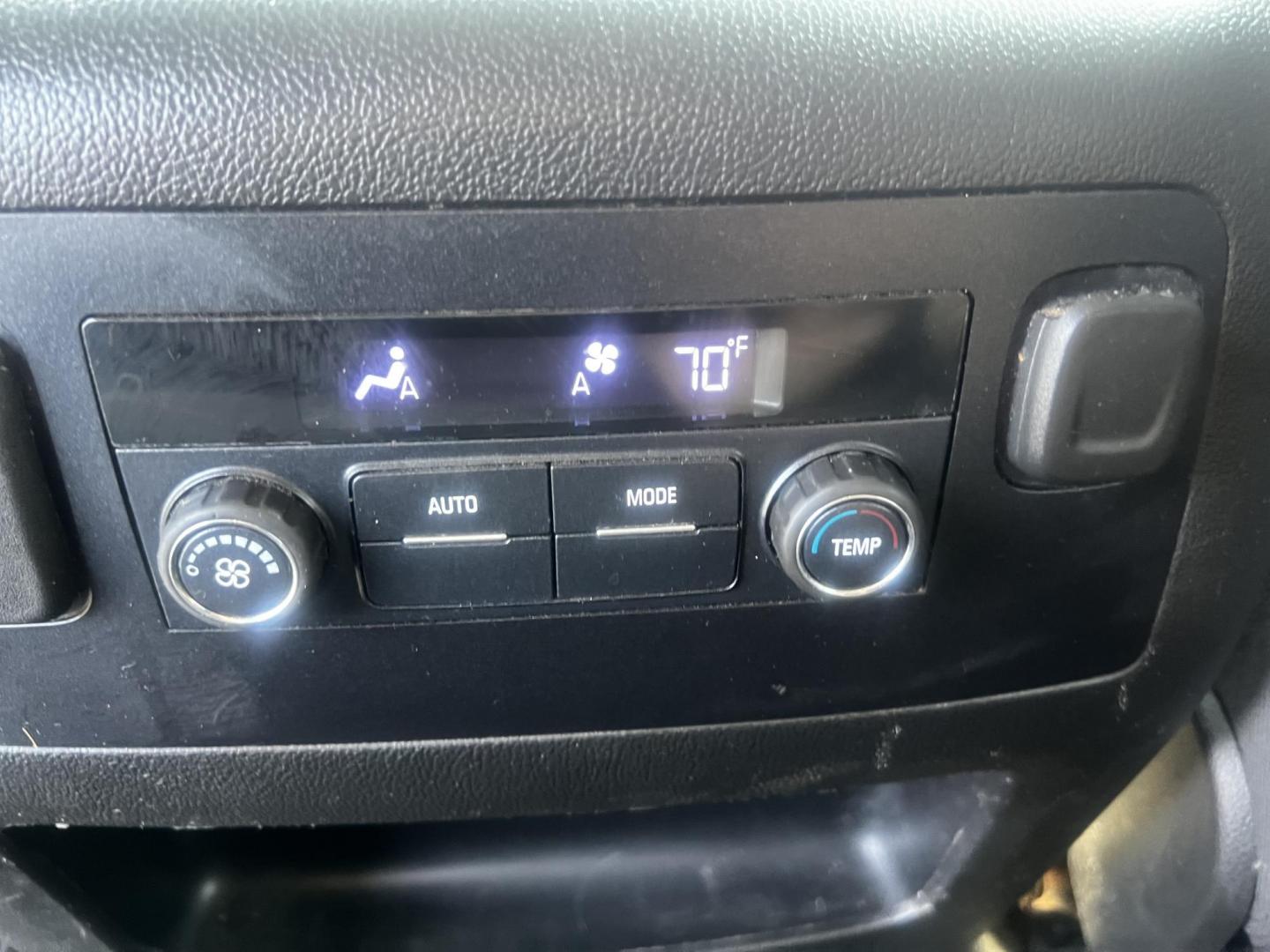 2018 Gray /Black Chevrolet Tahoe LS 4WD (1GNSKAKC2JR) with an 5.3L V8 OHV 16V engine, 6 Speed Automatic transmission, located at 547 E. Main St., Orwell, OH, 44076, (440) 437-5893, 41.535435, -80.847855 - This 2018 Chevrolet Tahoe LS 4WD is a robust and spacious full-size SUV that combines power and modern technology features. Equipped with a 5.3-liter Vortec V8 engine producing 355 horsepower and a 6-speed automatic transmission, it offers a towing capacity of 6,200 pounds, making it suitable for ha - Photo#31