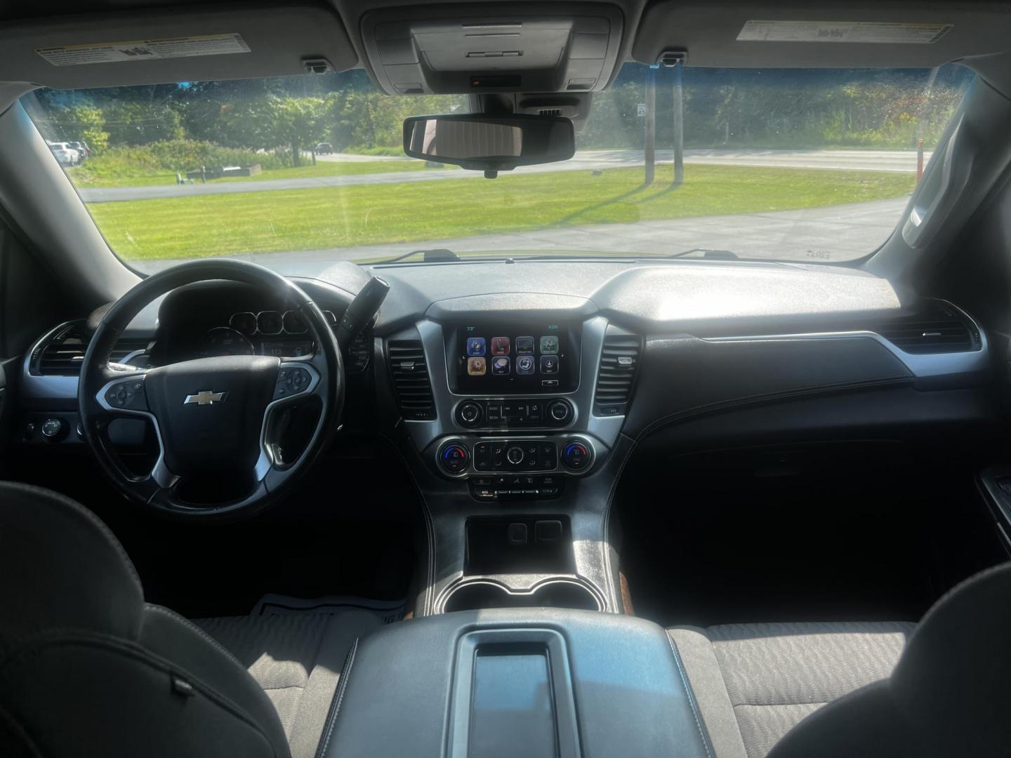 2018 Gray /Black Chevrolet Tahoe LS 4WD (1GNSKAKC2JR) with an 5.3L V8 OHV 16V engine, 6 Speed Automatic transmission, located at 547 E. Main St., Orwell, OH, 44076, (440) 437-5893, 41.535435, -80.847855 - This 2018 Chevrolet Tahoe LS 4WD is a robust and spacious full-size SUV that combines power and modern technology features. Equipped with a 5.3-liter Vortec V8 engine producing 355 horsepower and a 6-speed automatic transmission, it offers a towing capacity of 6,200 pounds, making it suitable for ha - Photo#34