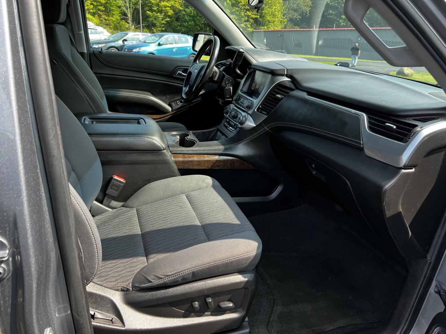 2018 Gray /Black Chevrolet Tahoe LS 4WD (1GNSKAKC2JR) with an 5.3L V8 OHV 16V engine, 6 Speed Automatic transmission, located at 547 E. Main St., Orwell, OH, 44076, (440) 437-5893, 41.535435, -80.847855 - This 2018 Chevrolet Tahoe LS 4WD is a robust and spacious full-size SUV that combines power and modern technology features. Equipped with a 5.3-liter Vortec V8 engine producing 355 horsepower and a 6-speed automatic transmission, it offers a towing capacity of 6,200 pounds, making it suitable for ha - Photo#38