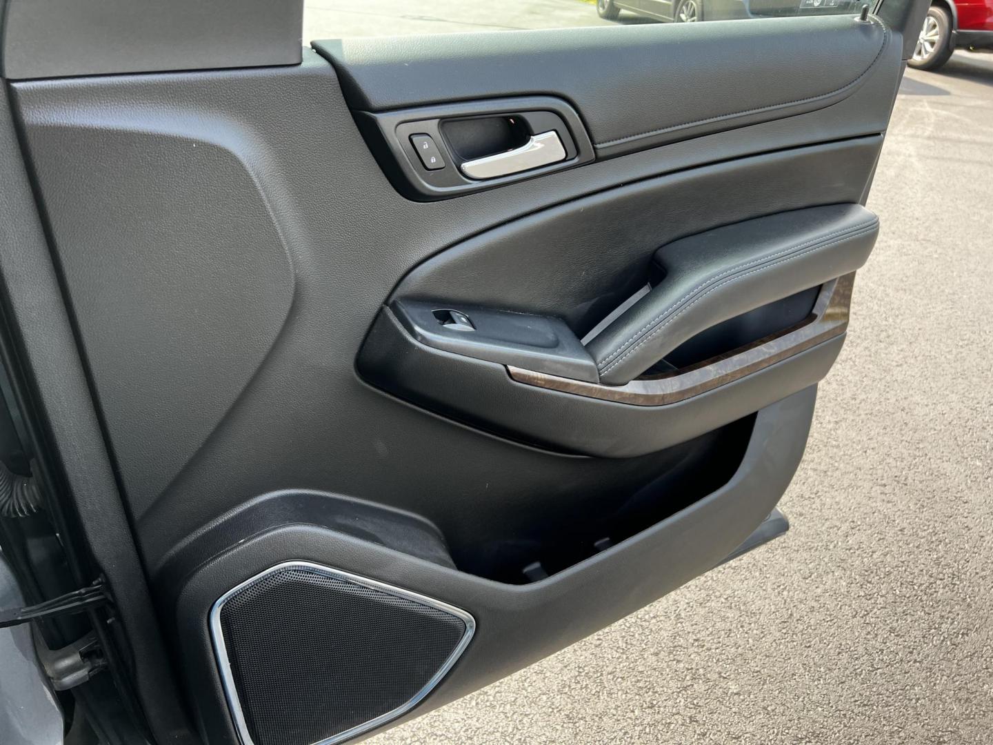 2018 Gray /Black Chevrolet Tahoe LS 4WD (1GNSKAKC2JR) with an 5.3L V8 OHV 16V engine, 6 Speed Automatic transmission, located at 547 E. Main St., Orwell, OH, 44076, (440) 437-5893, 41.535435, -80.847855 - This 2018 Chevrolet Tahoe LS 4WD is a robust and spacious full-size SUV that combines power and modern technology features. Equipped with a 5.3-liter Vortec V8 engine producing 355 horsepower and a 6-speed automatic transmission, it offers a towing capacity of 6,200 pounds, making it suitable for ha - Photo#40