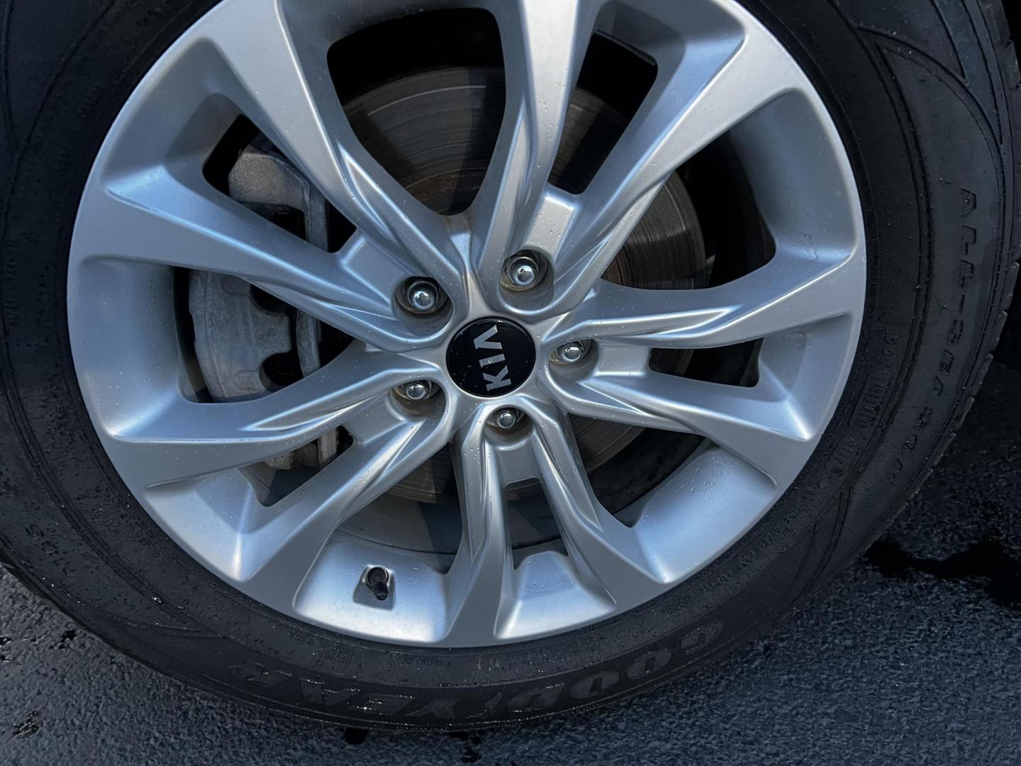 2021 Gray /Black Kia Telluride LX AWD (5XYP2DHC8MG) with an 3.8L V6 DOHC 24V engine, 8A transmission, located at 11115 Chardon Rd. , Chardon, OH, 44024, (440) 214-9705, 41.580246, -81.241943 - This 2021 Kia Telluride LX AWD is a well-crafted midsize SUV that combines contemporary styling with a suite of modern features, making it ideal for families and adventure enthusiasts. It is powered by a 3.8-liter V6 engine paired with an 8-speed automatic transmission, providing smooth performance - Photo#25