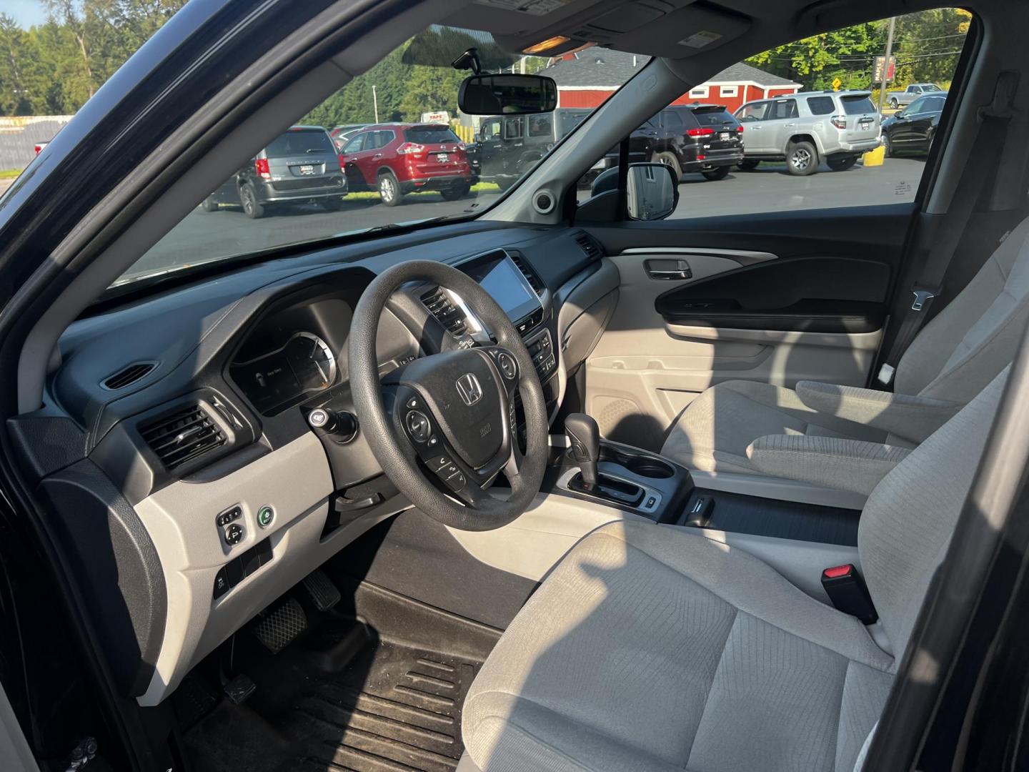 2017 Black /Gray Honda Pilot EX 4WD (5FNYF6H39HB) with an 3.5L V6 SOHC 24V engine, 6 Speed Auto transmission, located at 547 E. Main St., Orwell, OH, 44076, (440) 437-5893, 41.535435, -80.847855 - This 2017 Honda Pilot EX 4WD is a versatile and family-friendly SUV equipped with a 3.5L EarthDreams V6 engine and a 6-speed automatic transmission, offering a smooth driving experience and an efficient highway fuel economy of 26 MPG. It features LED daytime running lights and dusk-sensing headlight - Photo#4