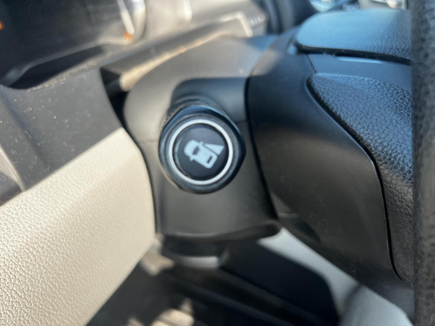 2017 Black /Gray Honda Pilot EX 4WD (5FNYF6H39HB) with an 3.5L V6 SOHC 24V engine, 6 Speed Auto transmission, located at 547 E. Main St., Orwell, OH, 44076, (440) 437-5893, 41.535435, -80.847855 - This 2017 Honda Pilot EX 4WD is a versatile and family-friendly SUV equipped with a 3.5L EarthDreams V6 engine and a 6-speed automatic transmission, offering a smooth driving experience and an efficient highway fuel economy of 26 MPG. It features LED daytime running lights and dusk-sensing headlight - Photo#8