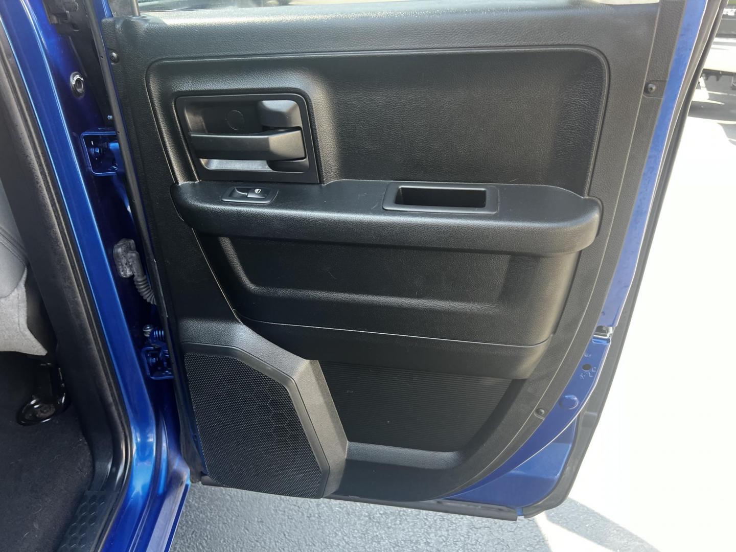 2018 Blue /Black RAM 1500 Express Quad Cab 4WD (1C6RR7FT4JS) with an 5.7L V8 OHV 16V engine, 8A transmission, located at 547 E. Main St., Orwell, OH, 44076, (440) 437-5893, 41.535435, -80.847855 - This 2018 Ram 1500 Express Quad Cab 4WD is a robust pickup truck powered by a 5.7L HEMI V8 engine, delivering 395 horsepower and paired with an 8-speed automatic transmission. This combination ensures strong performance and an 8,000-pound towing capacity, suitable for both work and recreational need - Photo#31