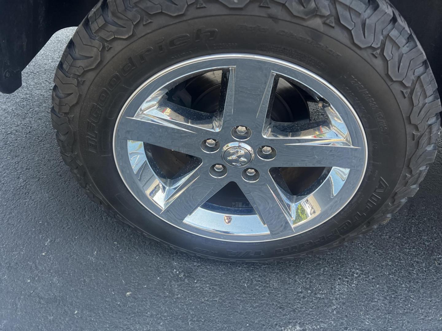 2018 Blue /Black RAM 1500 Express Quad Cab 4WD (1C6RR7FT4JS) with an 5.7L V8 OHV 16V engine, 8A transmission, located at 547 E. Main St., Orwell, OH, 44076, (440) 437-5893, 41.535435, -80.847855 - This 2018 Ram 1500 Express Quad Cab 4WD is a robust pickup truck powered by a 5.7L HEMI V8 engine, delivering 395 horsepower and paired with an 8-speed automatic transmission. This combination ensures strong performance and an 8,000-pound towing capacity, suitable for both work and recreational need - Photo#11
