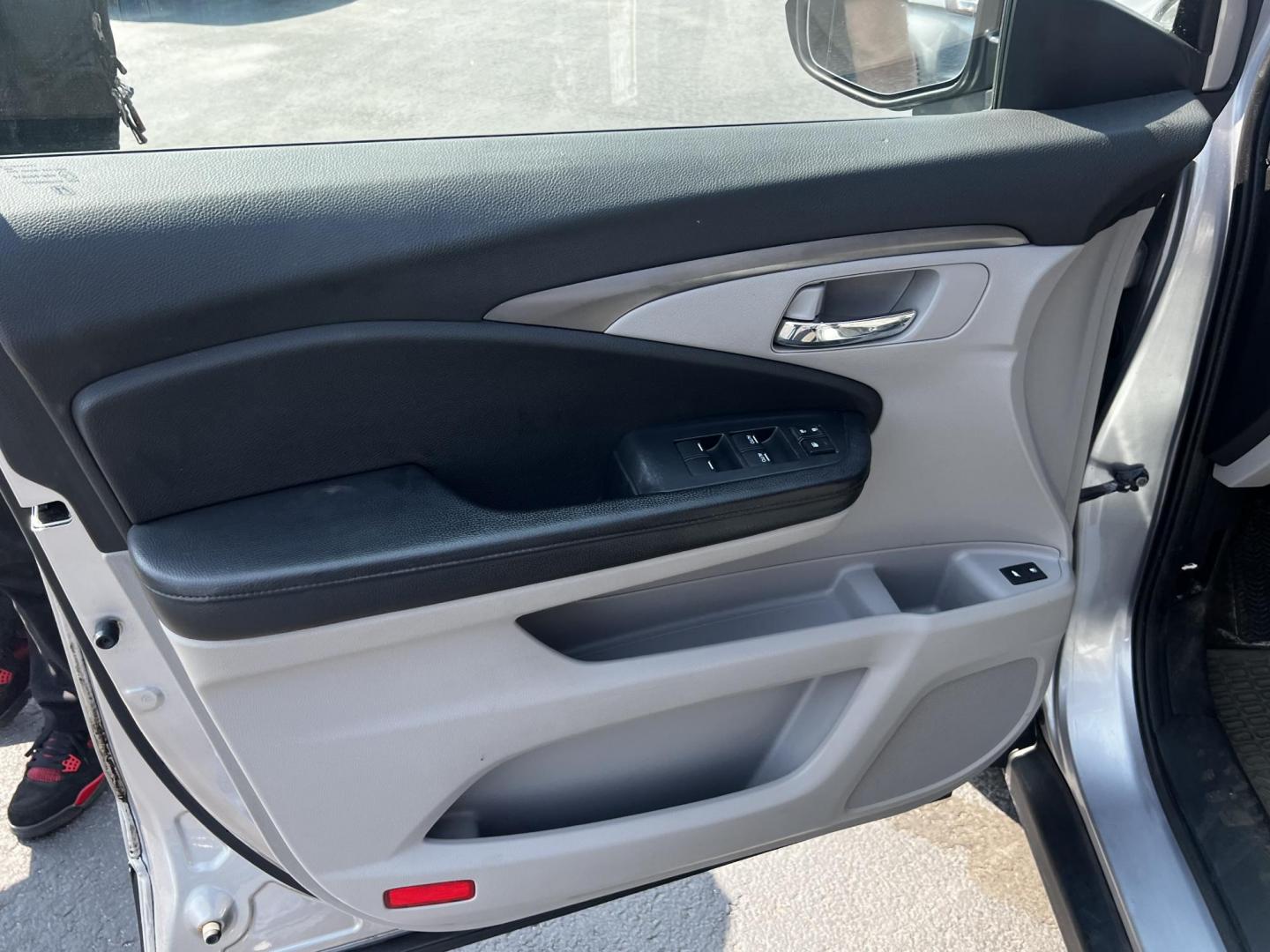 2016 Silver /Gray Honda Pilot EXL 4WD (5FNYF6H55GB) with an 3.5L V6 SOHC 24V engine, 6-Speed Automatic transmission, located at 547 E. Main St., Orwell, OH, 44076, (440) 437-5893, 41.535435, -80.847855 - This One Owner 2016 Honda Pilot EXL AWD is a well-equipped SUV designed for both comfort and versatility. It features a 3.5L EarthDreams V6 engine with a 6-speed automatic transmission, providing smooth power delivery and reliable AWD performance. The interior is luxurious with leather seating and p - Photo#14