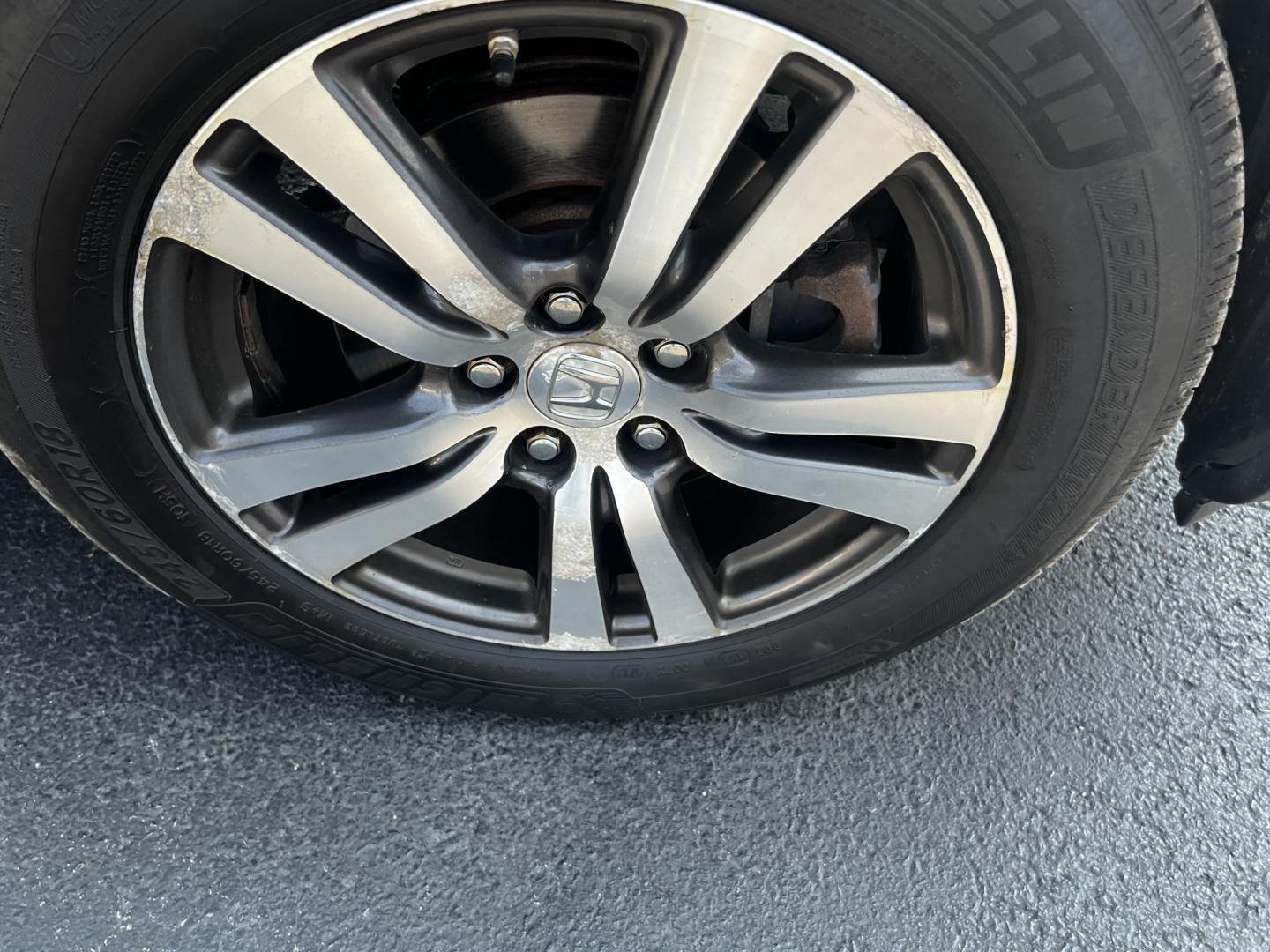2016 Silver /Gray Honda Pilot EXL 4WD (5FNYF6H55GB) with an 3.5L V6 SOHC 24V engine, 6-Speed Automatic transmission, located at 547 E. Main St., Orwell, OH, 44076, (440) 437-5893, 41.535435, -80.847855 - This One Owner 2016 Honda Pilot EXL AWD is a well-equipped SUV designed for both comfort and versatility. It features a 3.5L EarthDreams V6 engine with a 6-speed automatic transmission, providing smooth power delivery and reliable AWD performance. The interior is luxurious with leather seating and p - Photo#9