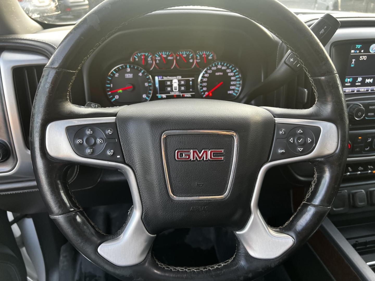 2018 White /Black GMC Sierra 1500 SLT Crew Cab Short Box 4WD (3GTU2NEC3JG) with an 5.3L V8 OHV 16V engine, 8-Speed Automatic transmission, located at 547 E. Main St., Orwell, OH, 44076, (440) 437-5893, 41.535435, -80.847855 - Photo#7