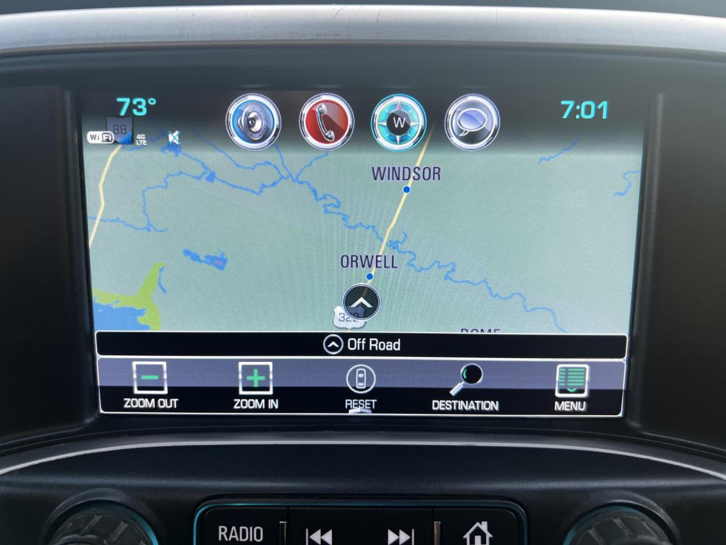 2018 White /Black GMC Sierra 1500 SLT Crew Cab Short Box 4WD (3GTU2NEC3JG) with an 5.3L V8 OHV 16V engine, 8-Speed Automatic transmission, located at 547 E. Main St., Orwell, OH, 44076, (440) 437-5893, 41.535435, -80.847855 - Photo#12