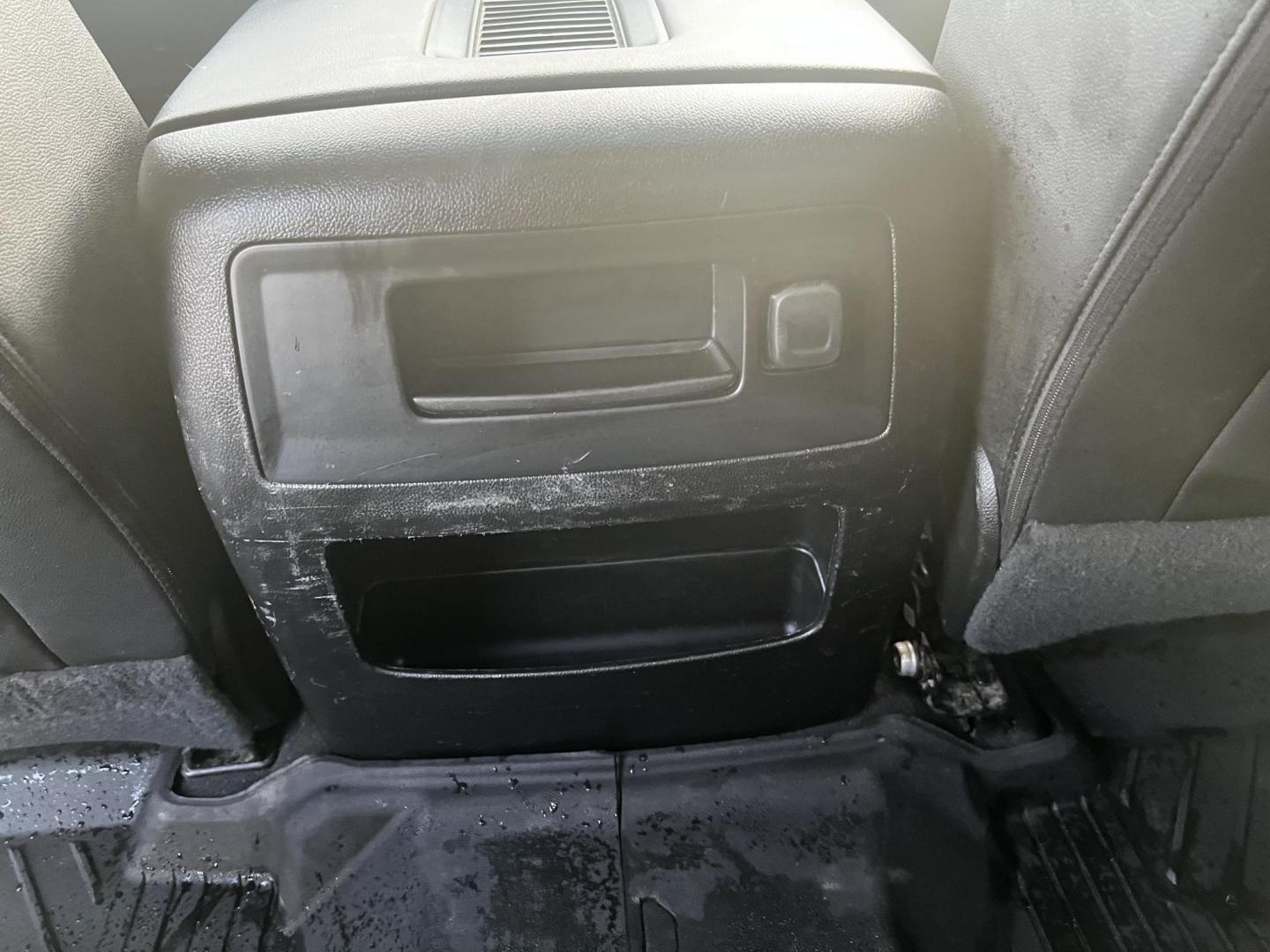 2018 White /Black GMC Sierra 1500 SLT Crew Cab Short Box 4WD (3GTU2NEC3JG) with an 5.3L V8 OHV 16V engine, 8-Speed Automatic transmission, located at 547 E. Main St., Orwell, OH, 44076, (440) 437-5893, 41.535435, -80.847855 - Photo#38