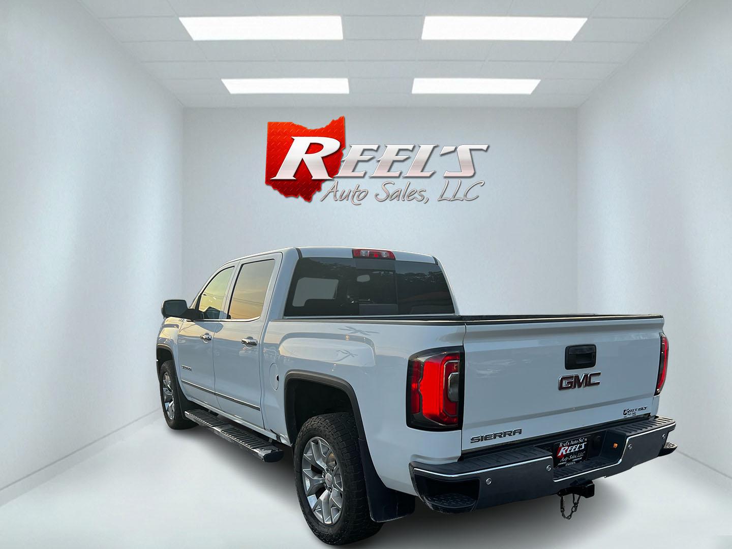 2018 White /Black GMC Sierra 1500 SLT Crew Cab Short Box 4WD (3GTU2NEC3JG) with an 5.3L V8 OHV 16V engine, 8-Speed Automatic transmission, located at 547 E. Main St., Orwell, OH, 44076, (440) 437-5893, 41.535435, -80.847855 - Photo#21