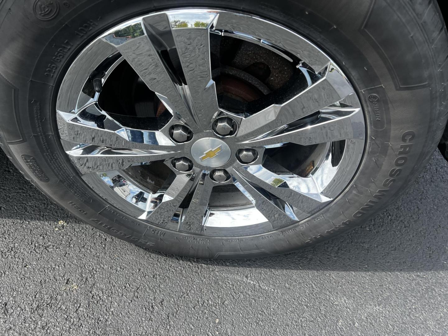 2014 Silver /Black Chevrolet Equinox 1LT 2WD (2GNALBEK0E6) with an 2.4L I4 DOHC 16V engine, 6-Speed Automatic transmission, located at 11115 Chardon Rd. , Chardon, OH, 44024, (440) 214-9705, 41.580246, -81.241943 - Photo#13