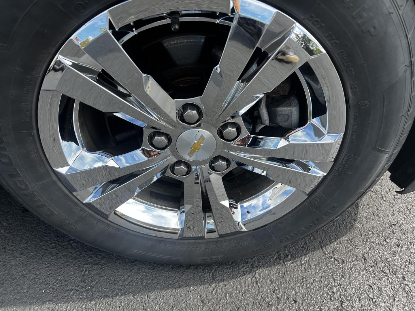 2014 Silver /Black Chevrolet Equinox 1LT 2WD (2GNALBEK0E6) with an 2.4L I4 DOHC 16V engine, 6-Speed Automatic transmission, located at 11115 Chardon Rd. , Chardon, OH, 44024, (440) 214-9705, 41.580246, -81.241943 - Photo#10