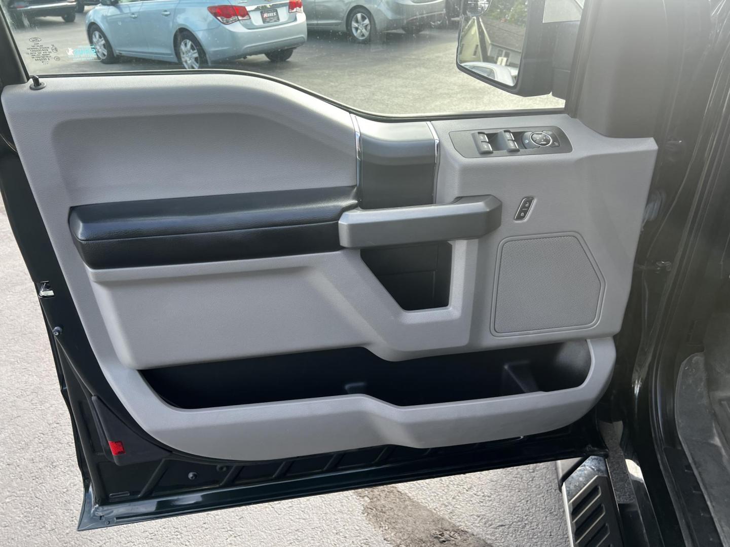 2016 Green /Gray Ford F-150 XLT SuperCab 6.5-ft. 4WD (1FTFX1EG1GF) with an 3.5L V6 DOHC 24V TWIN TURBO engine, 6 Speed Auto transmission, located at 11115 Chardon Rd. , Chardon, OH, 44024, (440) 214-9705, 41.580246, -81.241943 - This 2016 Ford F-150 XLT SuperCab 4WD is a powerhouse in the pickup truck segment, equipped with a 3.5-liter Twin Turbo EcoBoost V6 engine that produces 365 horsepower and 420 lb-ft of torque, enabling a 0-60 mph time of just 5.8 seconds and towing capacity of up to 10,600 pounds. Complemented by a - Photo#19