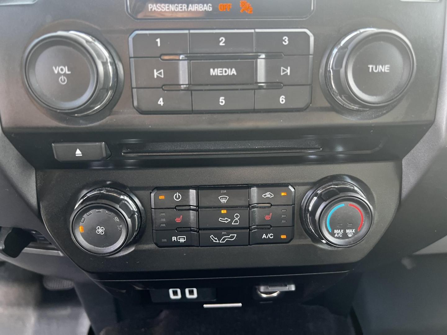 2016 Green /Gray Ford F-150 XLT SuperCab 6.5-ft. 4WD (1FTFX1EG1GF) with an 3.5L V6 DOHC 24V TWIN TURBO engine, 6 Speed Auto transmission, located at 11115 Chardon Rd. , Chardon, OH, 44024, (440) 214-9705, 41.580246, -81.241943 - This 2016 Ford F-150 XLT SuperCab 4WD is a powerhouse in the pickup truck segment, equipped with a 3.5-liter Twin Turbo EcoBoost V6 engine that produces 365 horsepower and 420 lb-ft of torque, enabling a 0-60 mph time of just 5.8 seconds and towing capacity of up to 10,600 pounds. Complemented by a - Photo#28