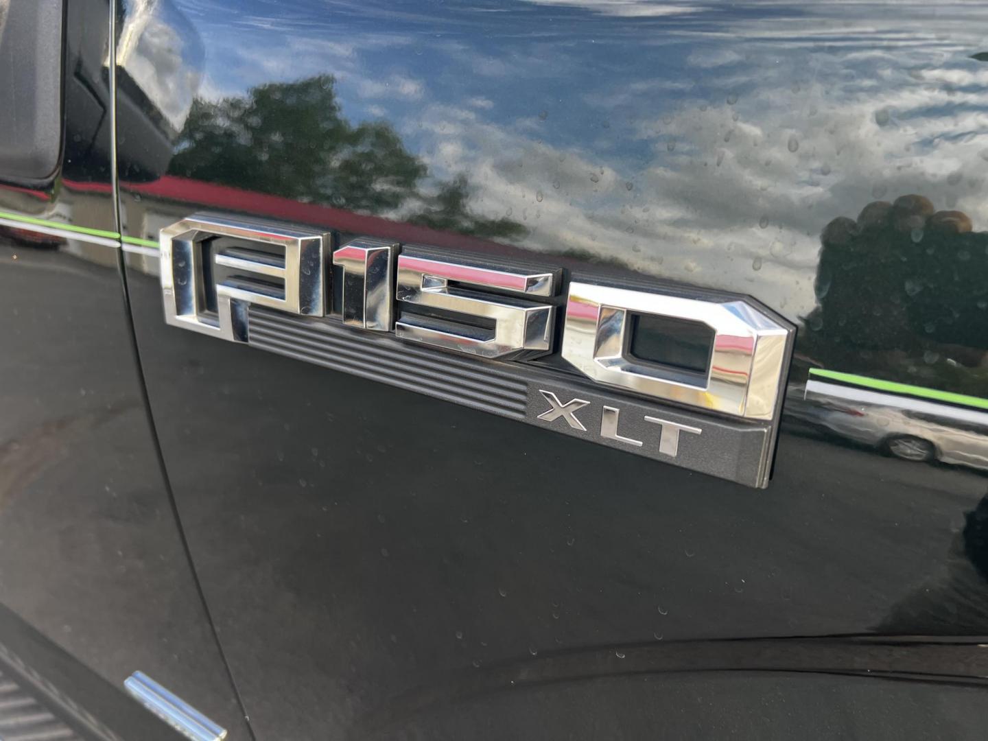 2016 Green /Gray Ford F-150 XLT SuperCab 6.5-ft. 4WD (1FTFX1EG1GF) with an 3.5L V6 DOHC 24V TWIN TURBO engine, 6 Speed Auto transmission, located at 11115 Chardon Rd. , Chardon, OH, 44024, (440) 214-9705, 41.580246, -81.241943 - This 2016 Ford F-150 XLT SuperCab 4WD is a powerhouse in the pickup truck segment, equipped with a 3.5-liter Twin Turbo EcoBoost V6 engine that produces 365 horsepower and 420 lb-ft of torque, enabling a 0-60 mph time of just 5.8 seconds and towing capacity of up to 10,600 pounds. Complemented by a - Photo#11
