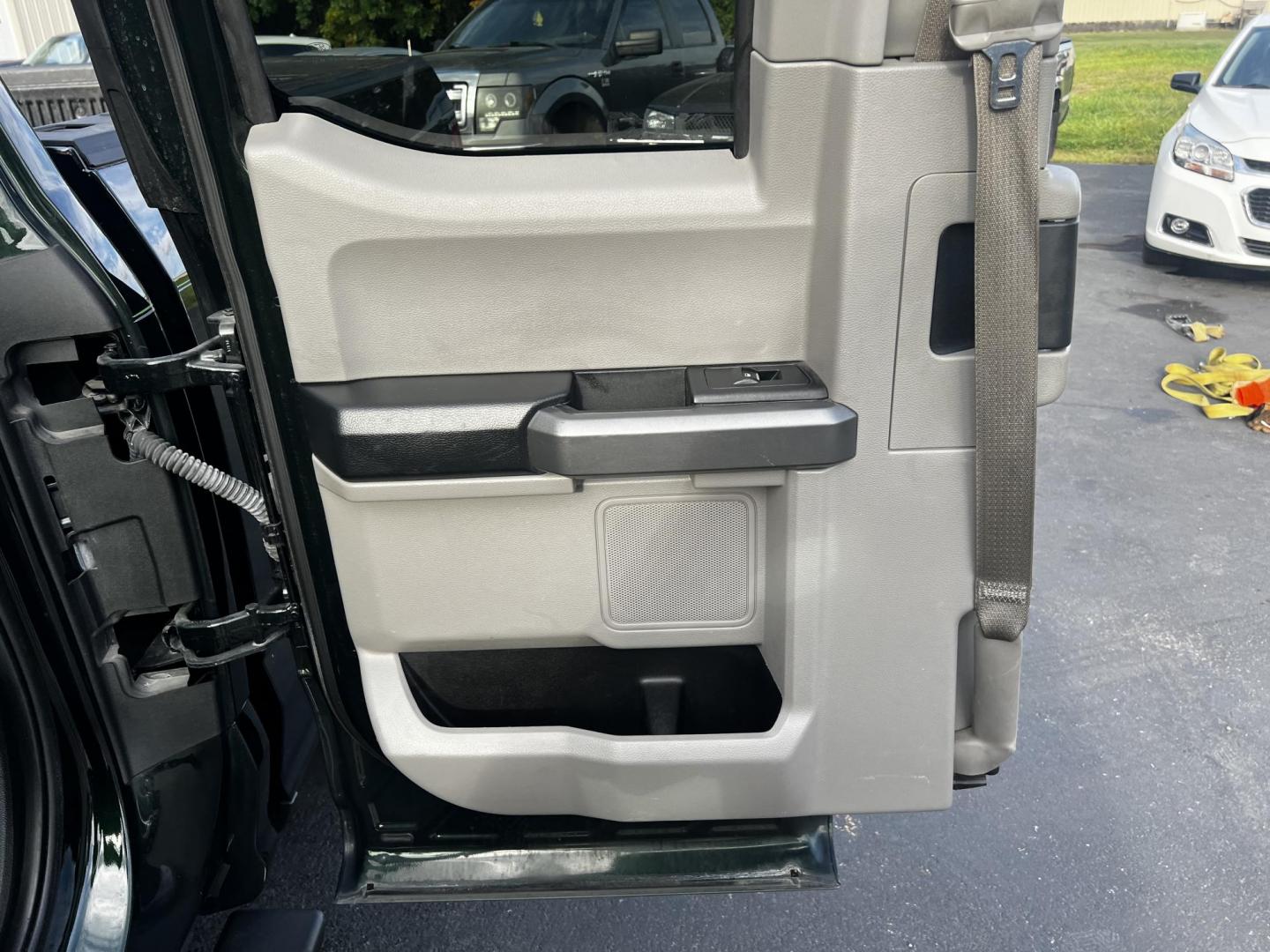 2016 Green /Gray Ford F-150 XLT SuperCab 6.5-ft. 4WD (1FTFX1EG1GF) with an 3.5L V6 DOHC 24V TWIN TURBO engine, 6 Speed Auto transmission, located at 11115 Chardon Rd. , Chardon, OH, 44024, (440) 214-9705, 41.580246, -81.241943 - This 2016 Ford F-150 XLT SuperCab 4WD is a powerhouse in the pickup truck segment, equipped with a 3.5-liter Twin Turbo EcoBoost V6 engine that produces 365 horsepower and 420 lb-ft of torque, enabling a 0-60 mph time of just 5.8 seconds and towing capacity of up to 10,600 pounds. Complemented by a - Photo#34